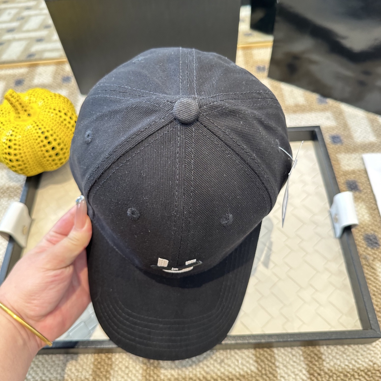 潮牌棒球帽 简单休闲风的棒球帽 减龄百搭 适配度很高！简单随性~出街拍照拗造型非常加分~男女同款 随意搭