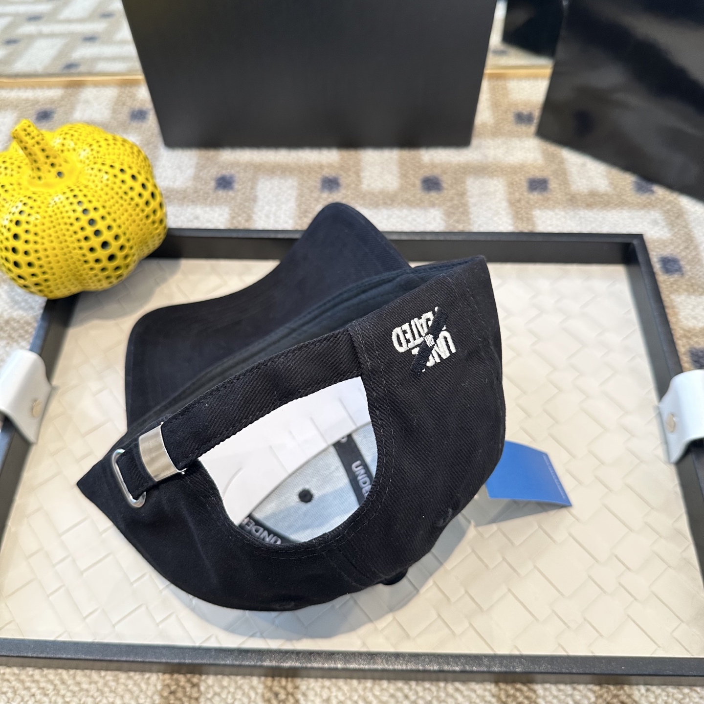 潮牌棒球帽 简单休闲风的棒球帽 减龄百搭 适配度很高！简单随性~出街拍照拗造型非常加分~男女同款 随意搭