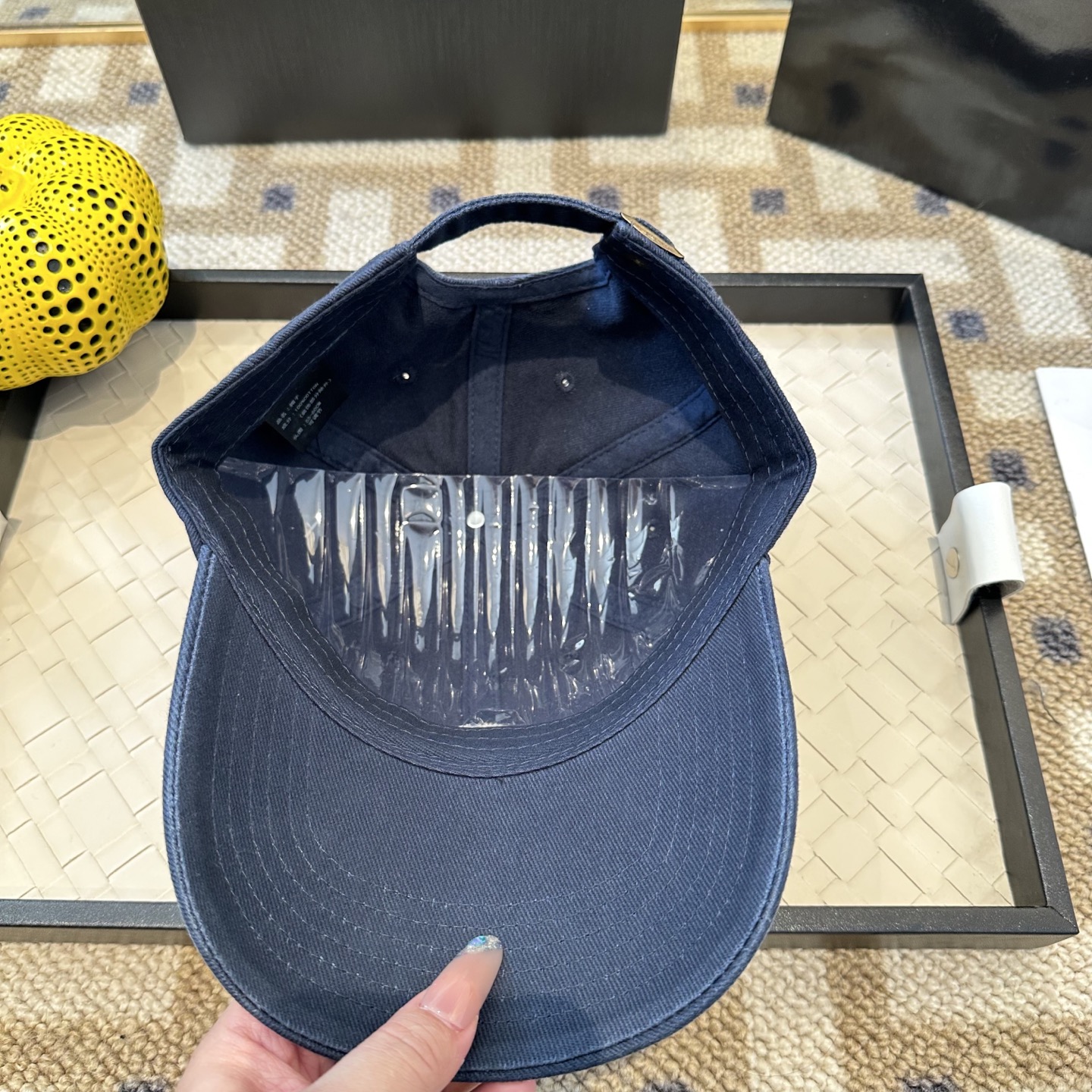 潮牌棒球帽 简单休闲风的棒球帽 减龄百搭 适配度很高！简单随性~出街拍照拗造型非常加分~男女同款 随意搭