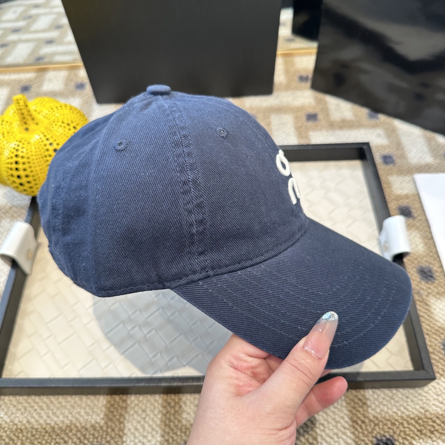 潮牌棒球帽 简单休闲风的棒球帽 减龄百搭 适配度很高！简单随性~出街拍照拗造型非常加分~男女同款 随意搭