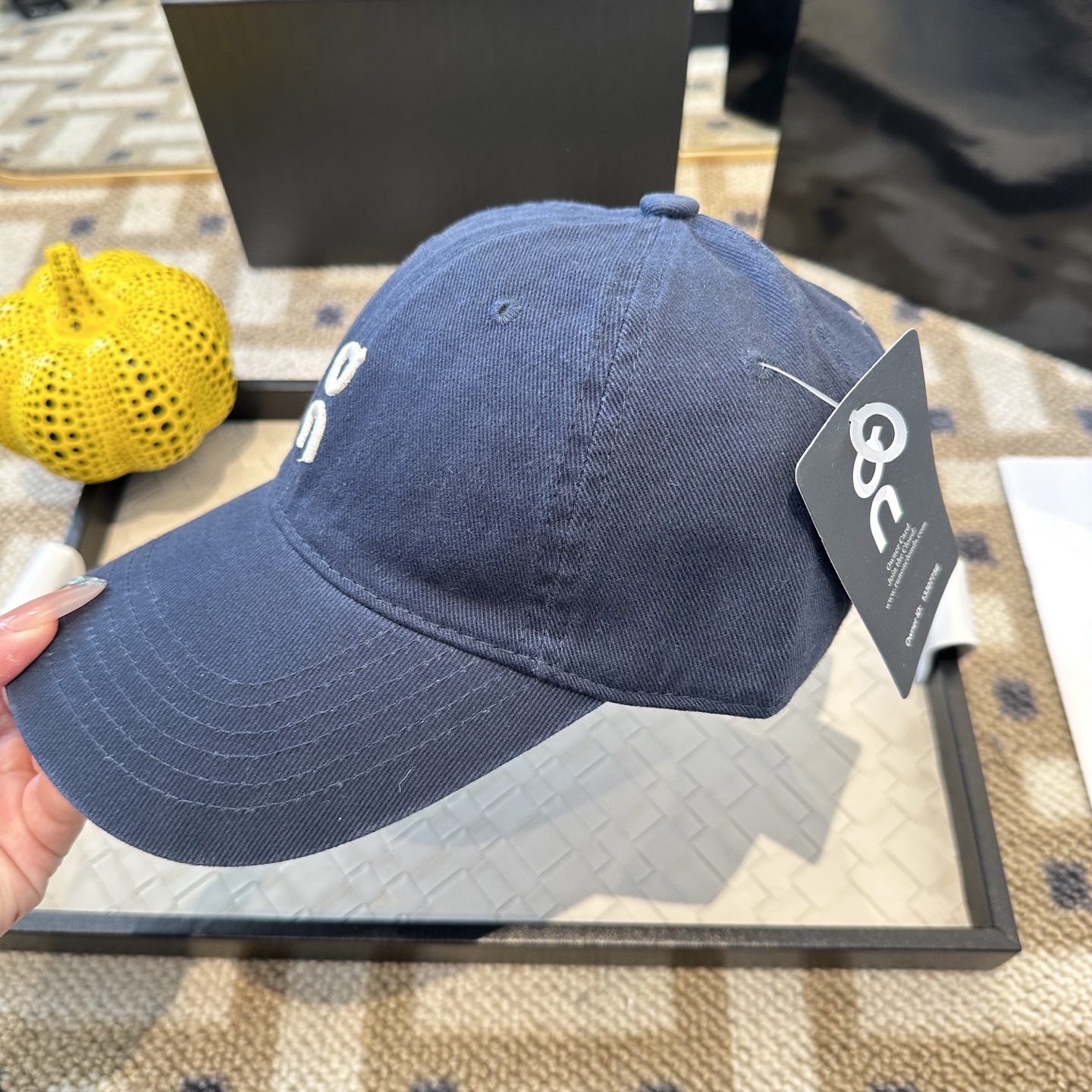 潮牌棒球帽 简单休闲风的棒球帽 减龄百搭 适配度很高！简单随性~出街拍照拗造型非常加分~男女同款 随意搭