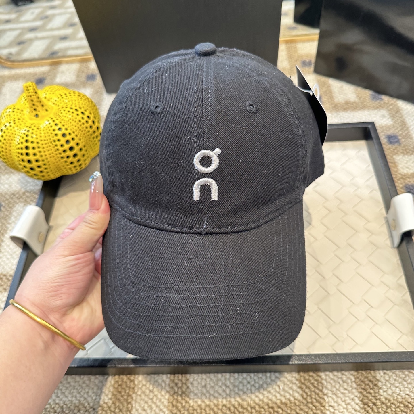 潮牌棒球帽 简单休闲风的棒球帽 减龄百搭 适配度很高！简单随性~出街拍照拗造型非常加分~男女同款 随意搭