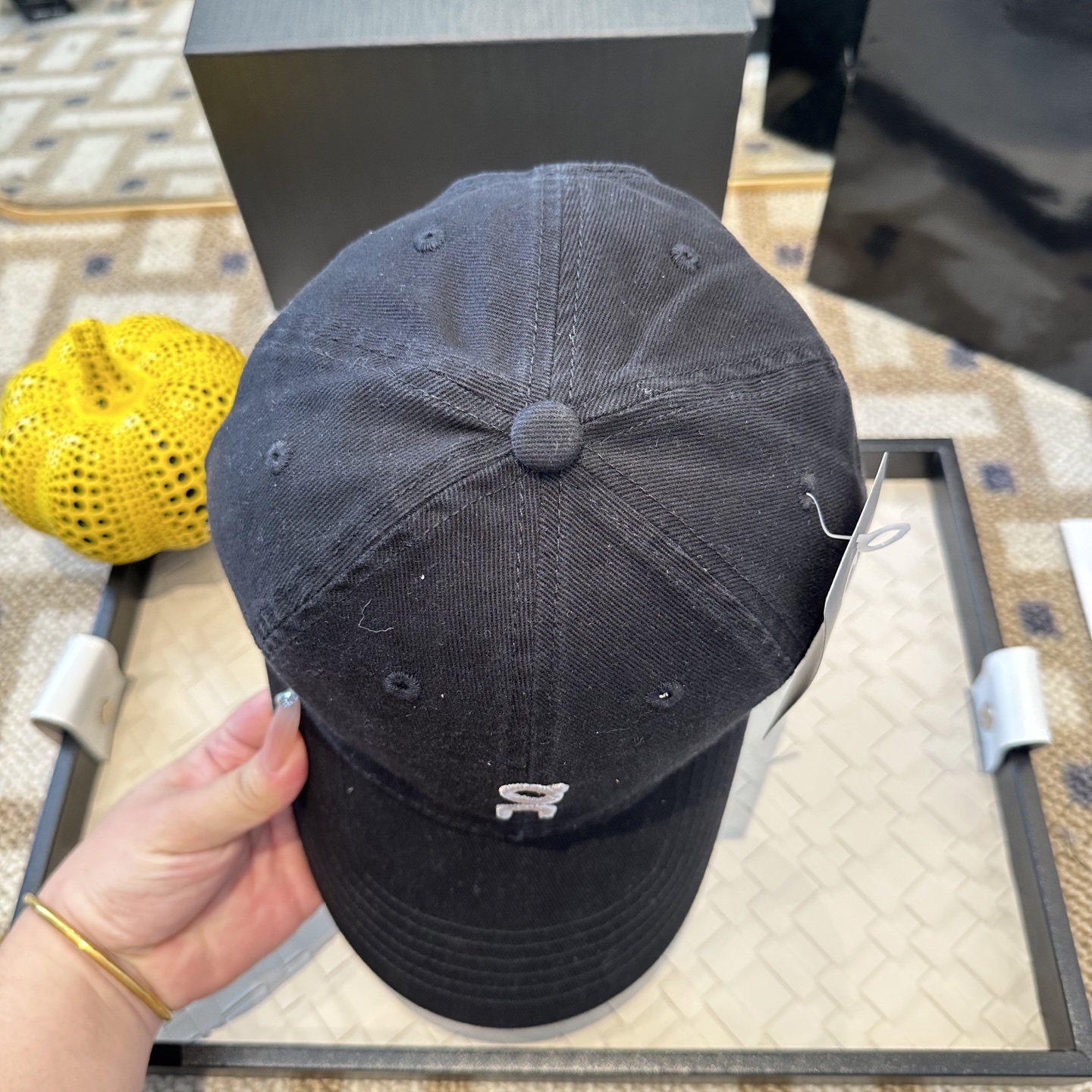 潮牌棒球帽 简单休闲风的棒球帽 减龄百搭 适配度很高！简单随性~出街拍照拗造型非常加分~男女同款 随意搭