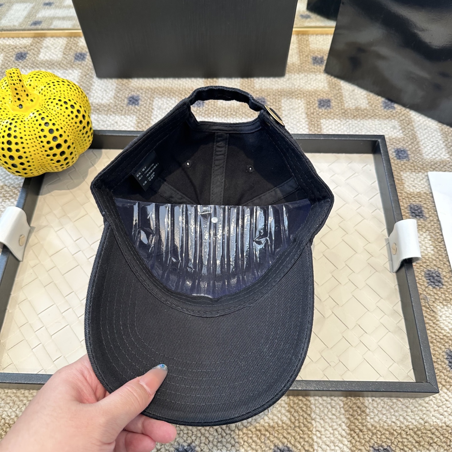 潮牌棒球帽 简单休闲风的棒球帽 减龄百搭 适配度很高！简单随性~出街拍照拗造型非常加分~男女同款 随意搭