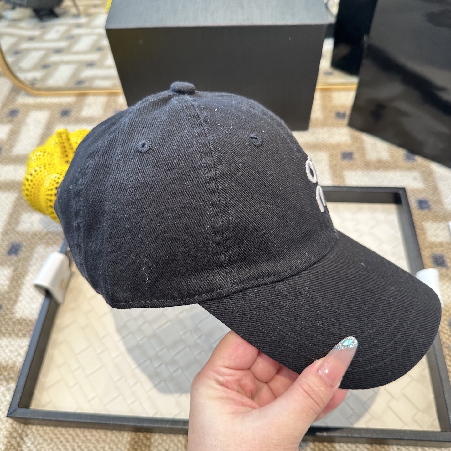 潮牌棒球帽 简单休闲风的棒球帽 减龄百搭 适配度很高！简单随性~出街拍照拗造型非常加分~男女同款 随意搭