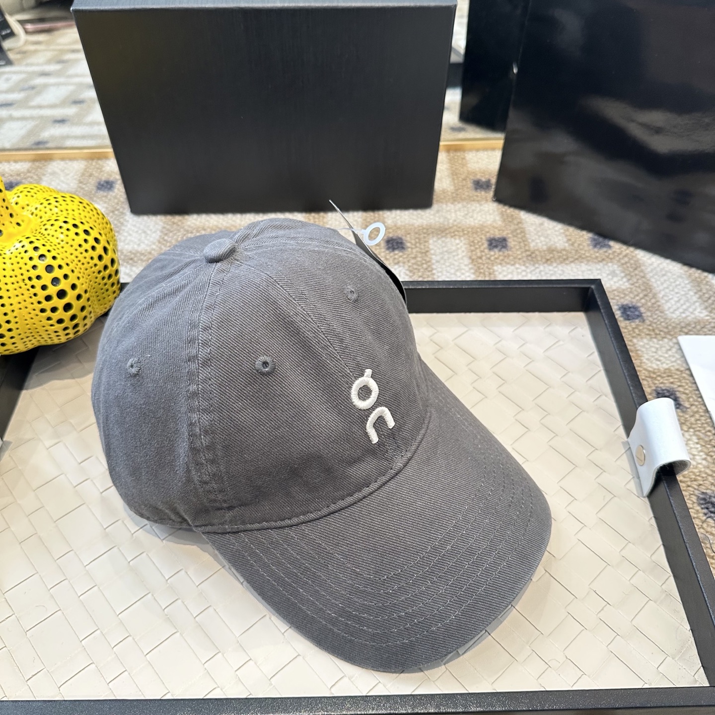 潮牌棒球帽 简单休闲风的棒球帽 减龄百搭 适配度很高！简单随性~出街拍照拗造型非常加分~男女同款 随意搭