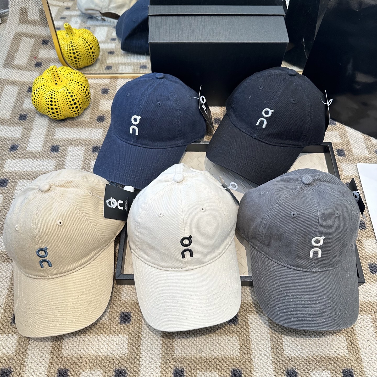 潮牌棒球帽 简单休闲风的棒球帽 减龄百搭 适配度很高！简单随性~出街拍照拗造型非常加分~男女同款 随意搭