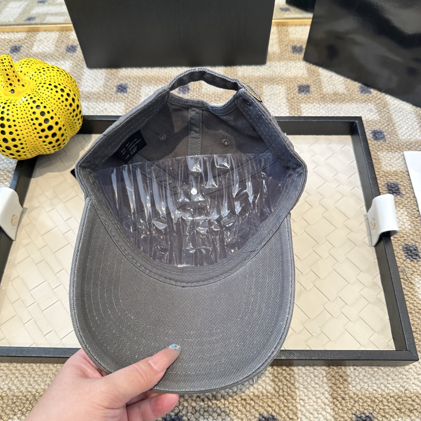 潮牌棒球帽 简单休闲风的棒球帽 减龄百搭 适配度很高！简单随性~出街拍照拗造型非常加分~男女同款 随意搭