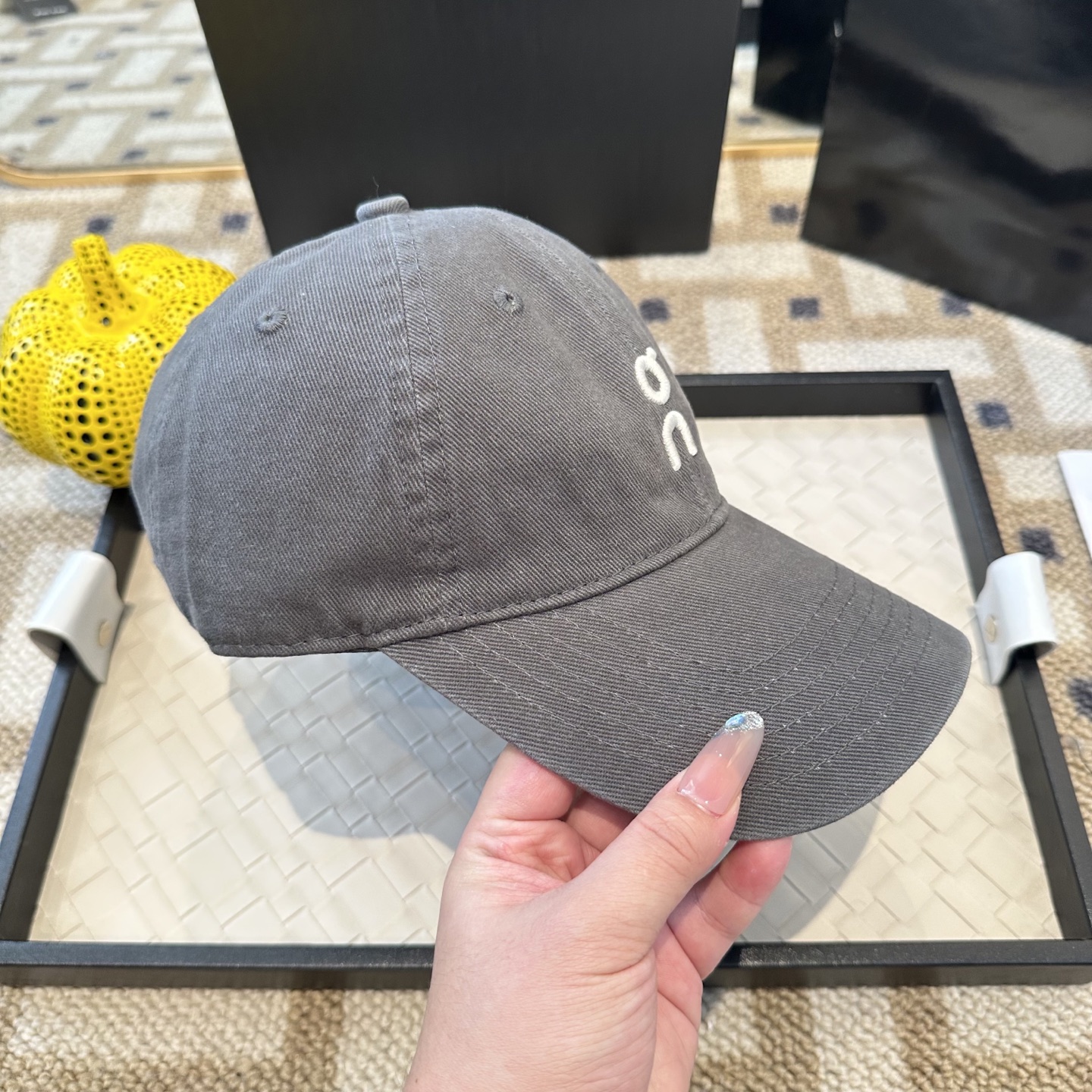 潮牌棒球帽 简单休闲风的棒球帽 减龄百搭 适配度很高！简单随性~出街拍照拗造型非常加分~男女同款 随意搭