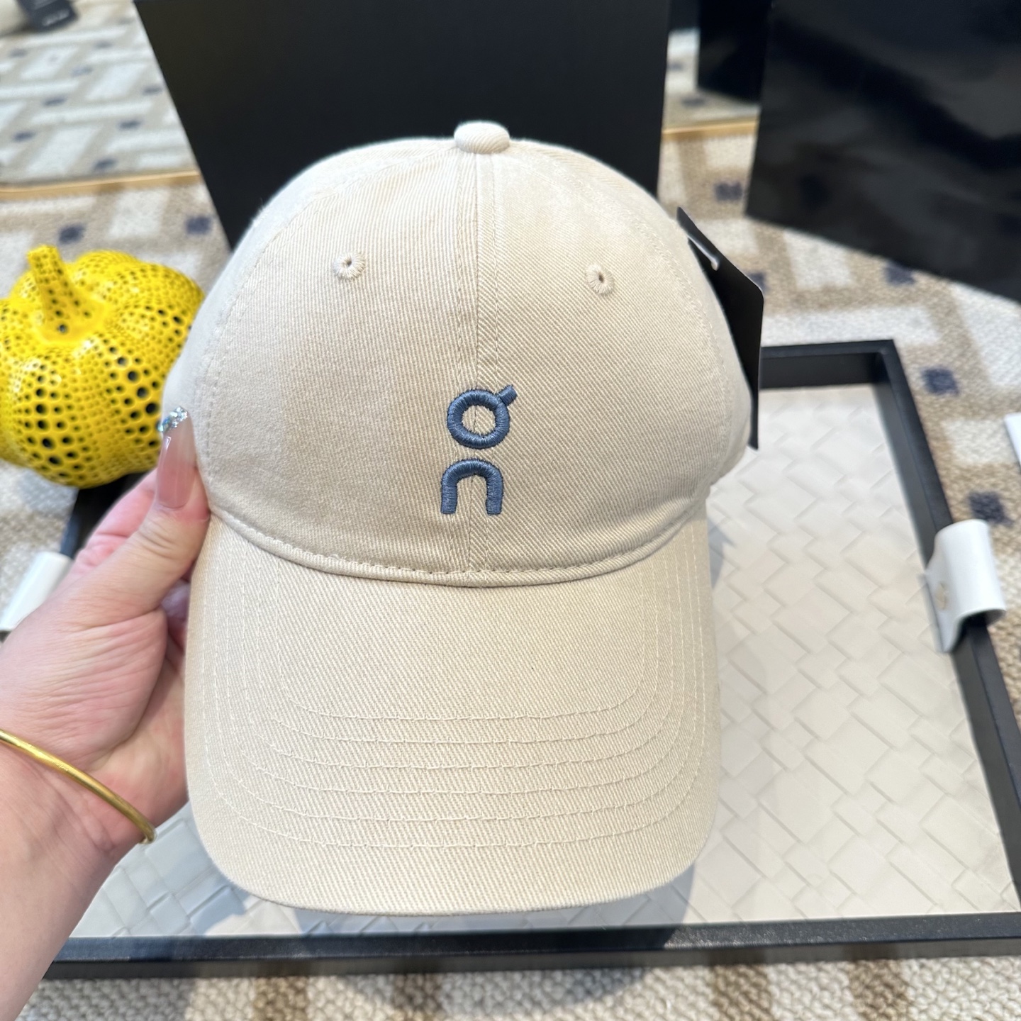 潮牌棒球帽 简单休闲风的棒球帽 减龄百搭 适配度很高！简单随性~出街拍照拗造型非常加分~男女同款 随意搭