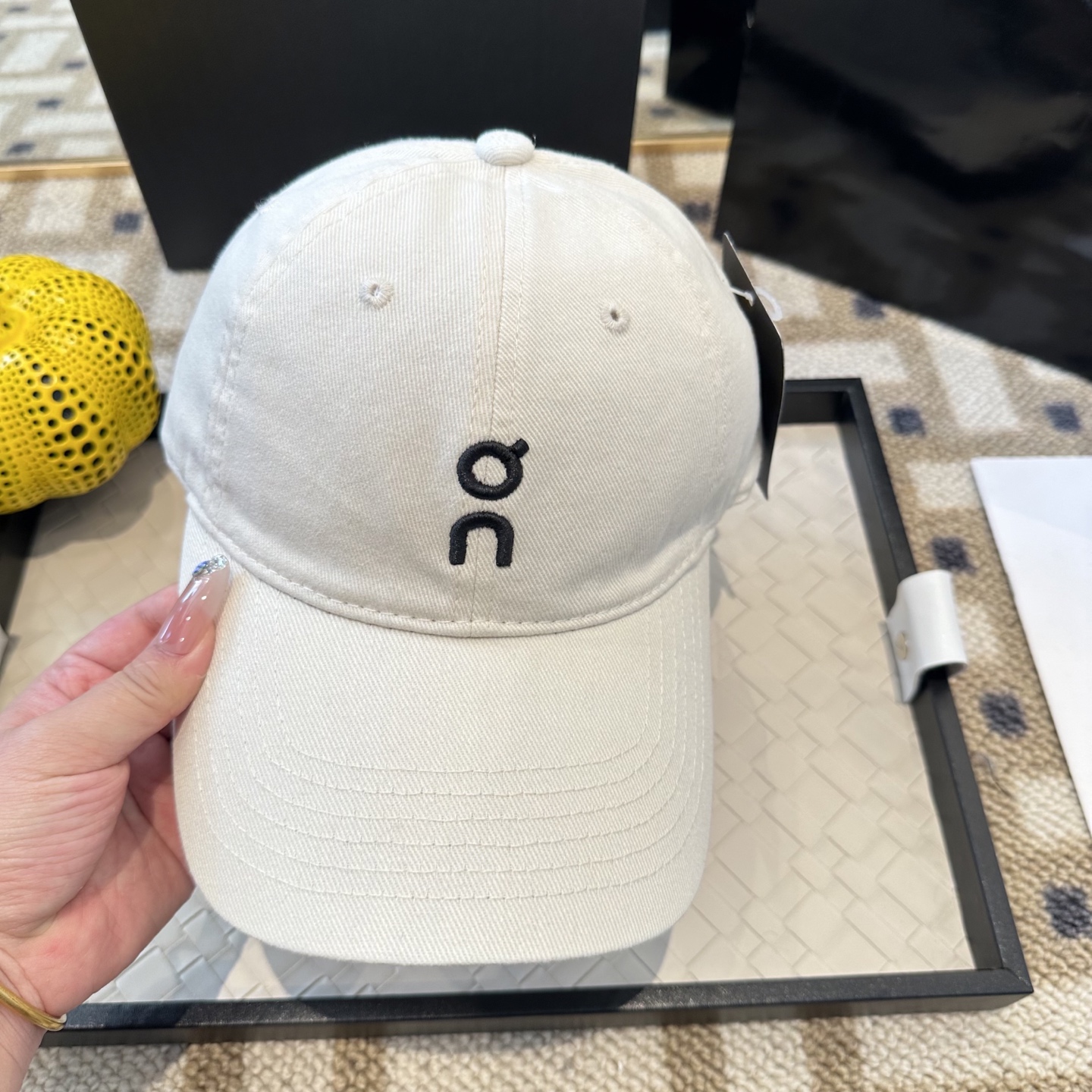 潮牌棒球帽 简单休闲风的棒球帽 减龄百搭 适配度很高！简单随性~出街拍照拗造型非常加分~男女同款 随意搭