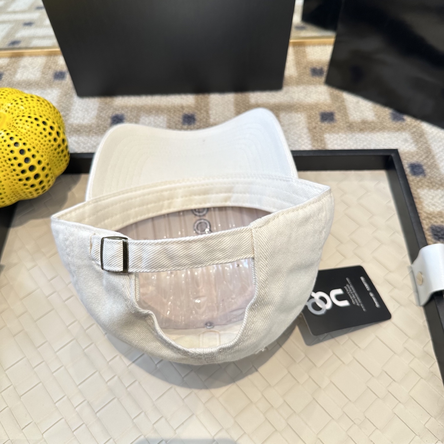 潮牌棒球帽 简单休闲风的棒球帽 减龄百搭 适配度很高！简单随性~出街拍照拗造型非常加分~男女同款 随意搭