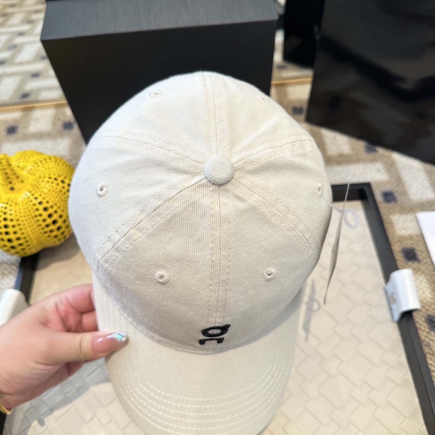 潮牌棒球帽 简单休闲风的棒球帽 减龄百搭 适配度很高！简单随性~出街拍照拗造型非常加分~男女同款 随意搭