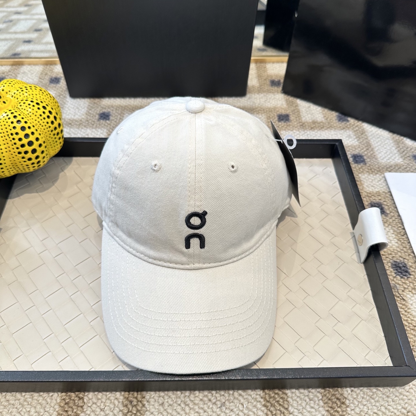 潮牌棒球帽 简单休闲风的棒球帽 减龄百搭 适配度很高！简单随性~出街拍照拗造型非常加分~男女同款 随意搭