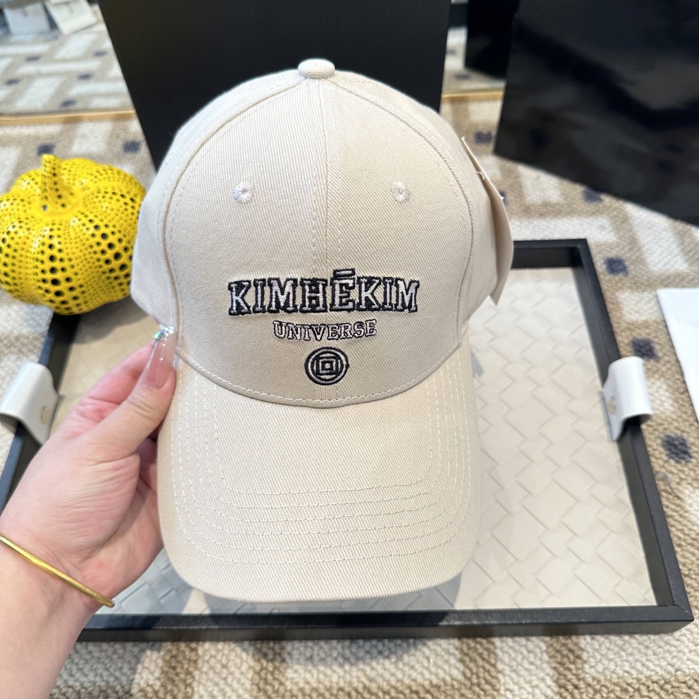 潮牌棒球帽 简单休闲风的棒球帽 减龄百搭 适配度很高！简单随性~出街拍照拗造型非常加分~男女同款 随意搭