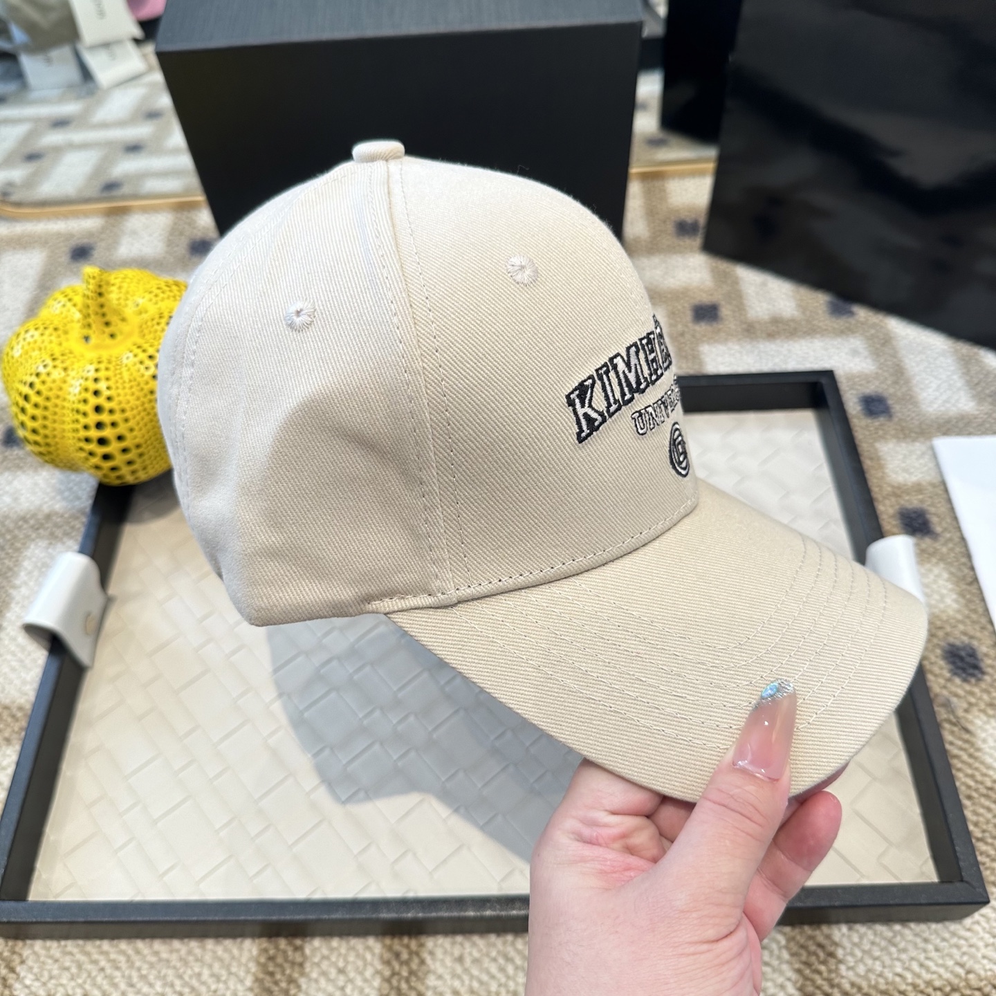 潮牌棒球帽 简单休闲风的棒球帽 减龄百搭 适配度很高！简单随性~出街拍照拗造型非常加分~男女同款 随意搭