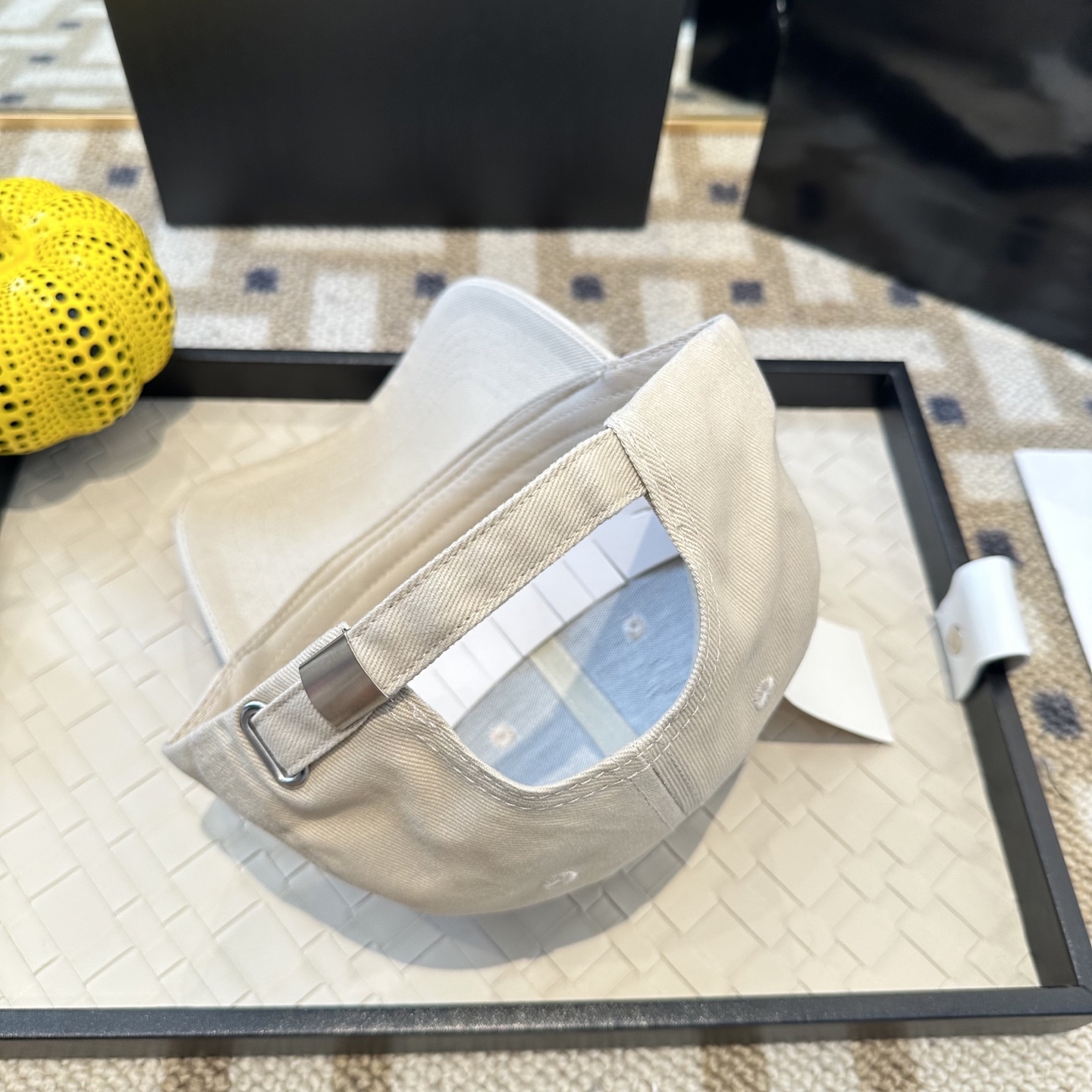 潮牌棒球帽 简单休闲风的棒球帽 减龄百搭 适配度很高！简单随性~出街拍照拗造型非常加分~男女同款 随意搭