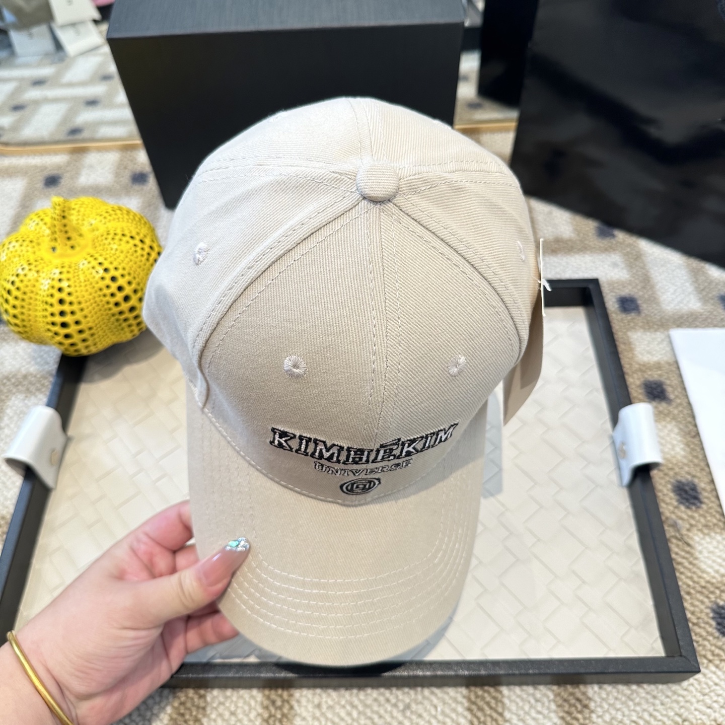 潮牌棒球帽 简单休闲风的棒球帽 减龄百搭 适配度很高！简单随性~出街拍照拗造型非常加分~男女同款 随意搭