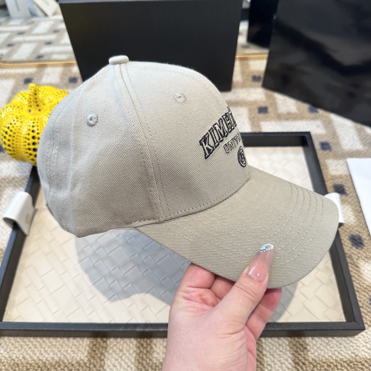 潮牌棒球帽 简单休闲风的棒球帽 减龄百搭 适配度很高！简单随性~出街拍照拗造型非常加分~男女同款 随意搭