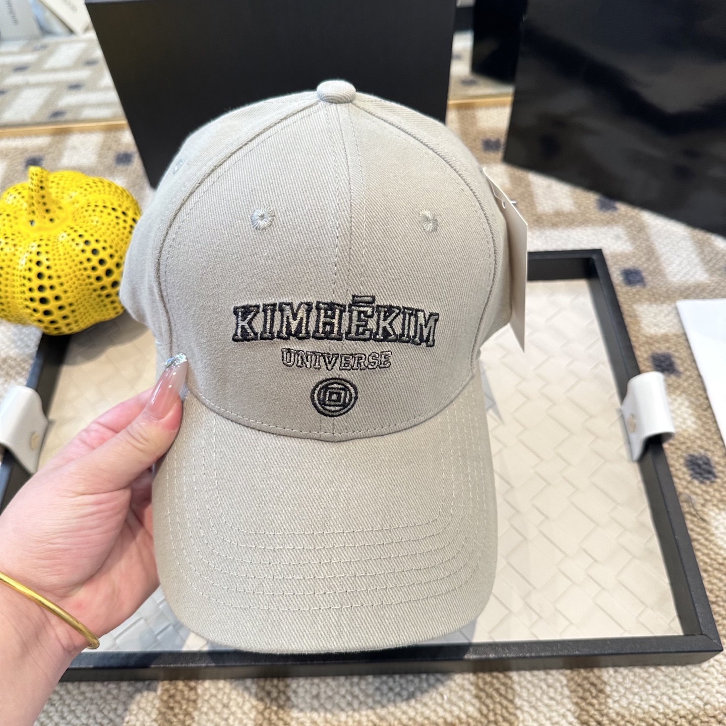 潮牌棒球帽 简单休闲风的棒球帽 减龄百搭 适配度很高！简单随性~出街拍照拗造型非常加分~男女同款 随意搭