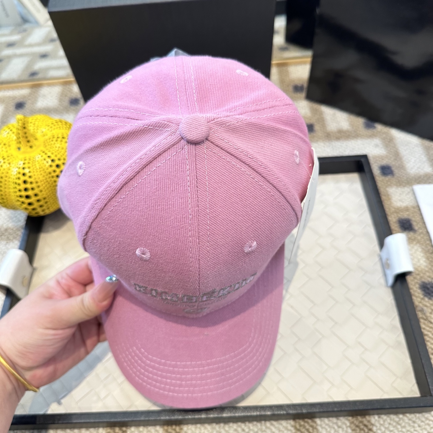 潮牌棒球帽 简单休闲风的棒球帽 减龄百搭 适配度很高！简单随性~出街拍照拗造型非常加分~男女同款 随意搭