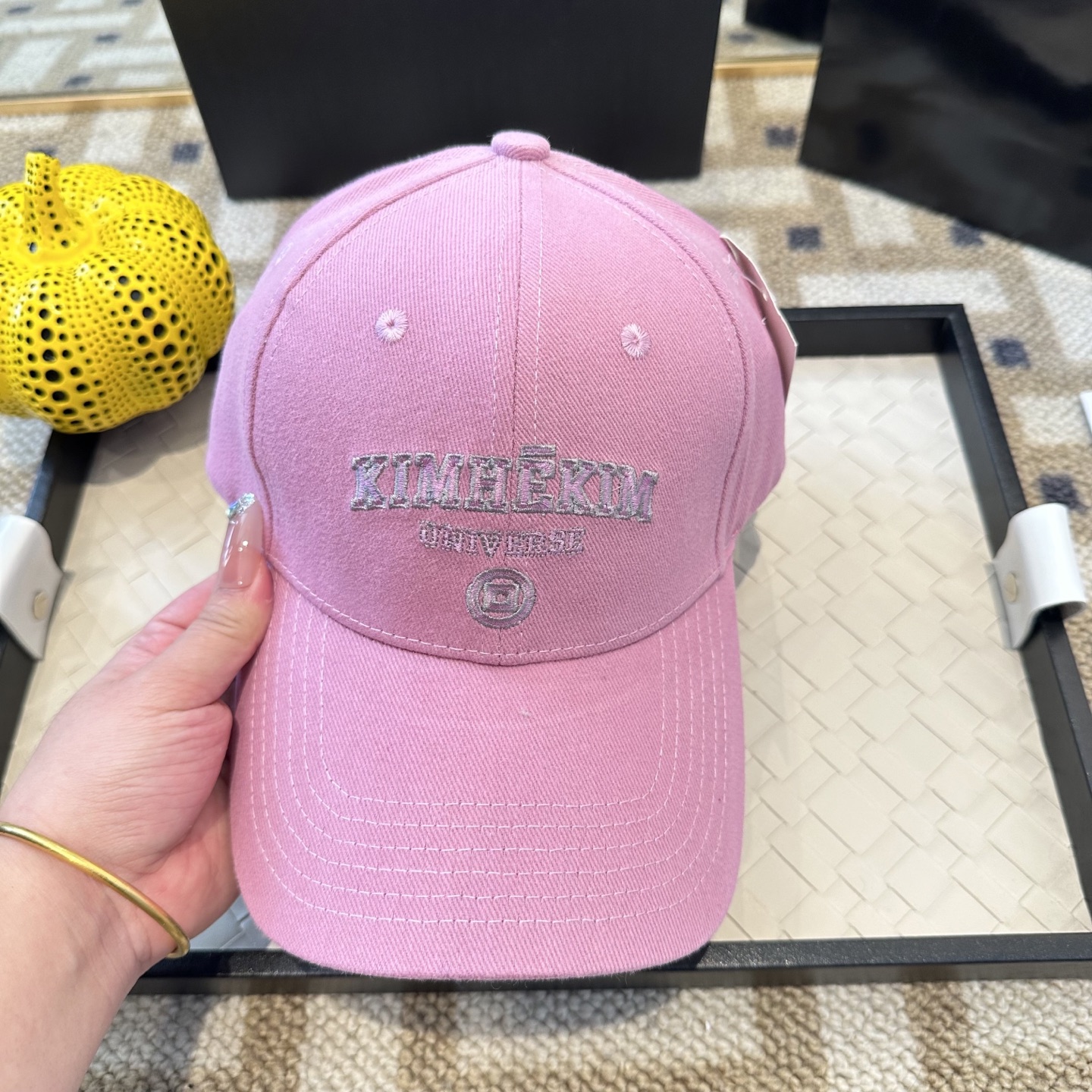 潮牌棒球帽 简单休闲风的棒球帽 减龄百搭 适配度很高！简单随性~出街拍照拗造型非常加分~男女同款 随意搭