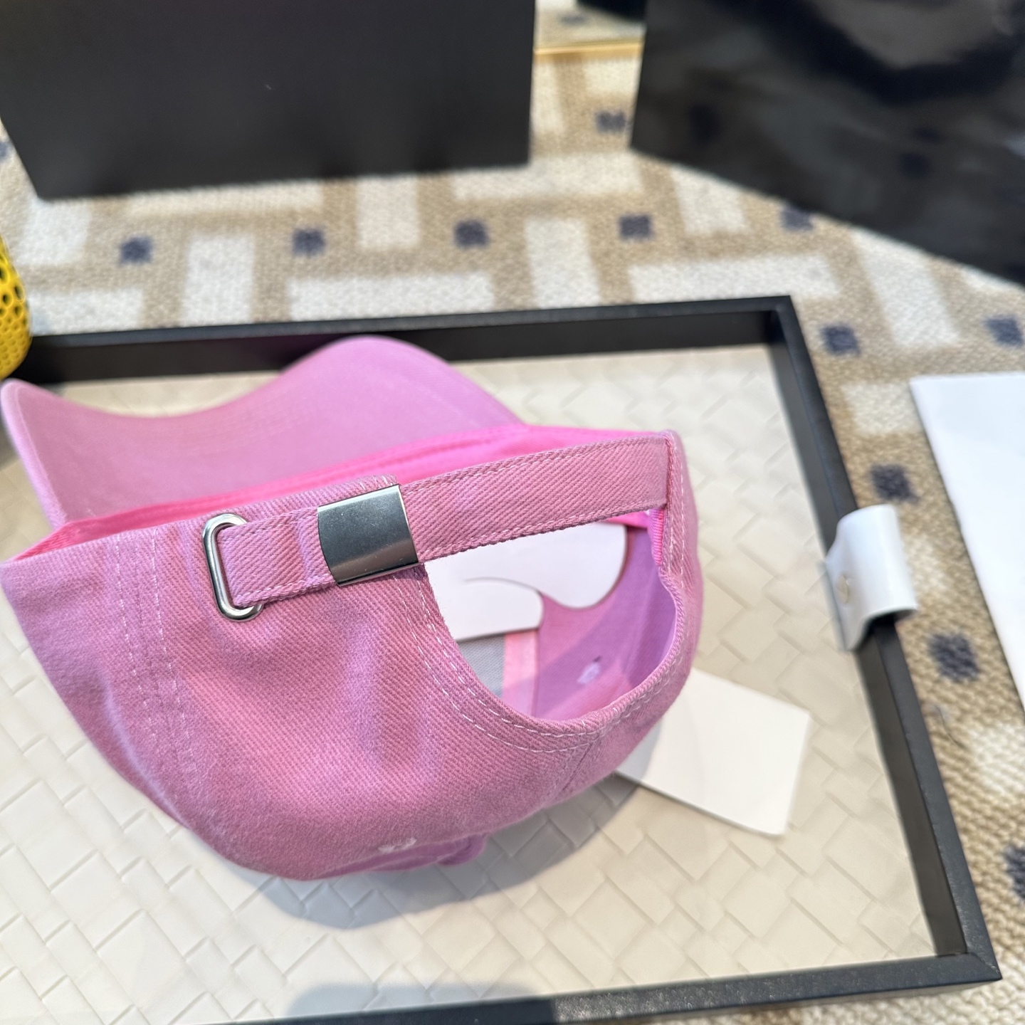 潮牌棒球帽 简单休闲风的棒球帽 减龄百搭 适配度很高！简单随性~出街拍照拗造型非常加分~男女同款 随意搭