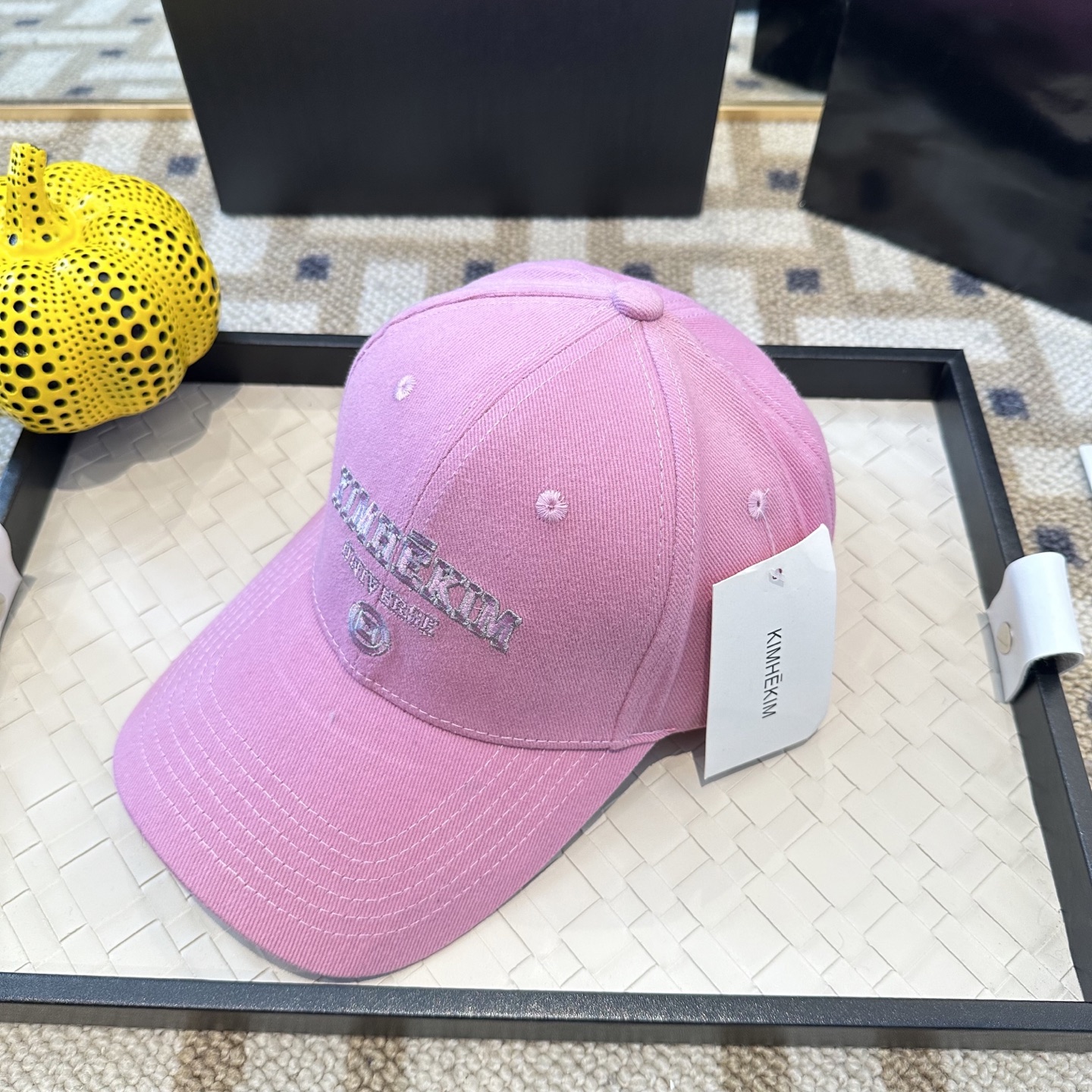 潮牌棒球帽 简单休闲风的棒球帽 减龄百搭 适配度很高！简单随性~出街拍照拗造型非常加分~男女同款 随意搭