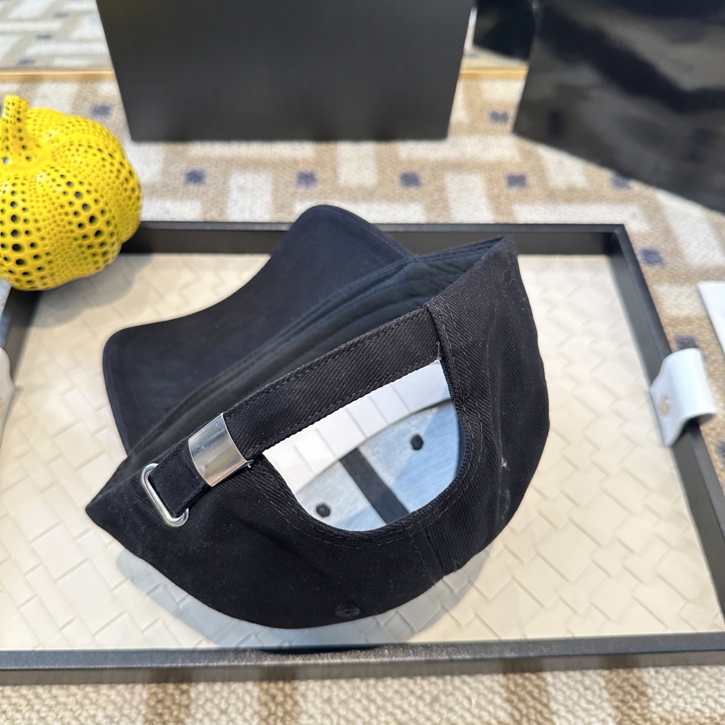 潮牌棒球帽 简单休闲风的棒球帽 减龄百搭 适配度很高！简单随性~出街拍照拗造型非常加分~男女同款 随意搭