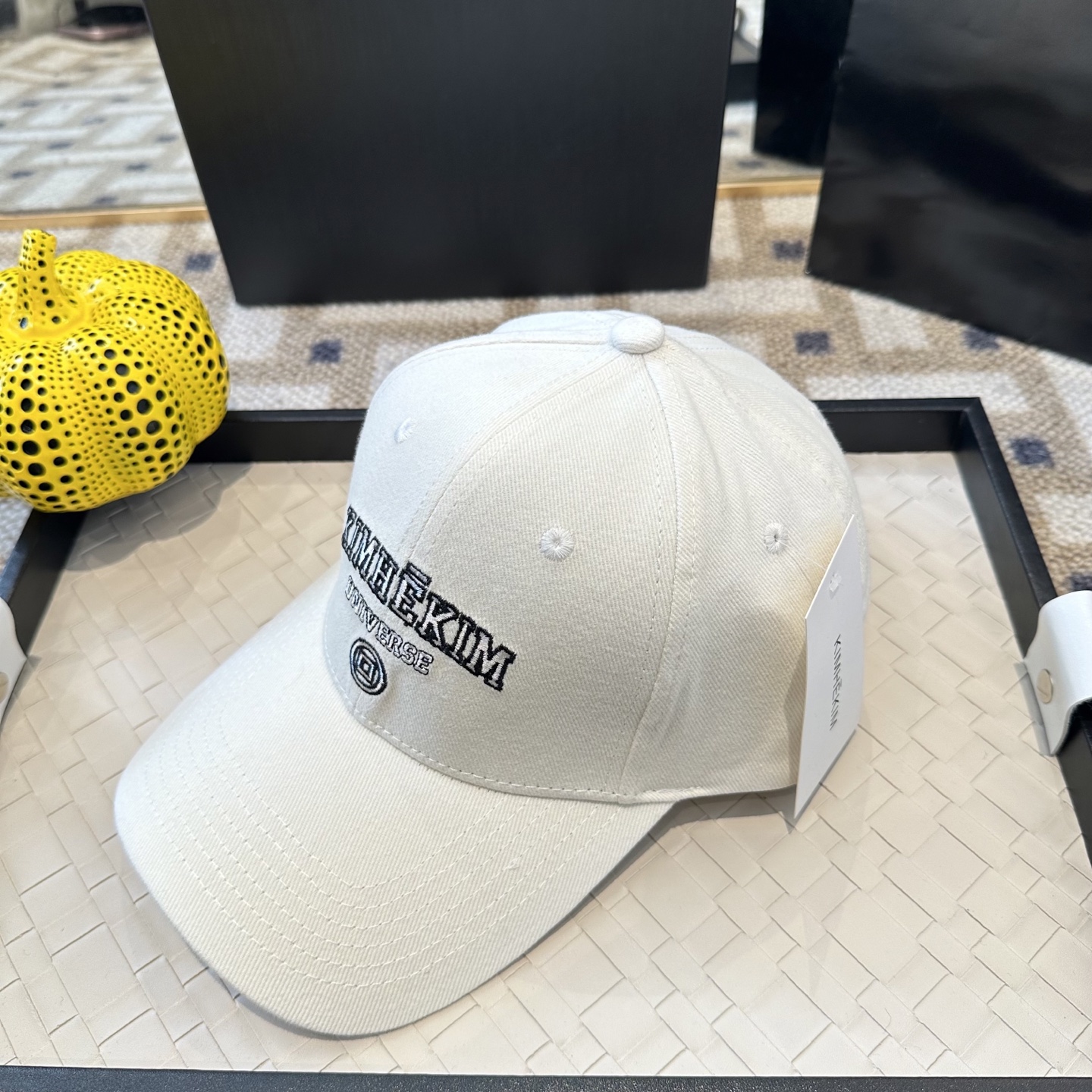 潮牌棒球帽 简单休闲风的棒球帽 减龄百搭 适配度很高！简单随性~出街拍照拗造型非常加分~男女同款 随意搭