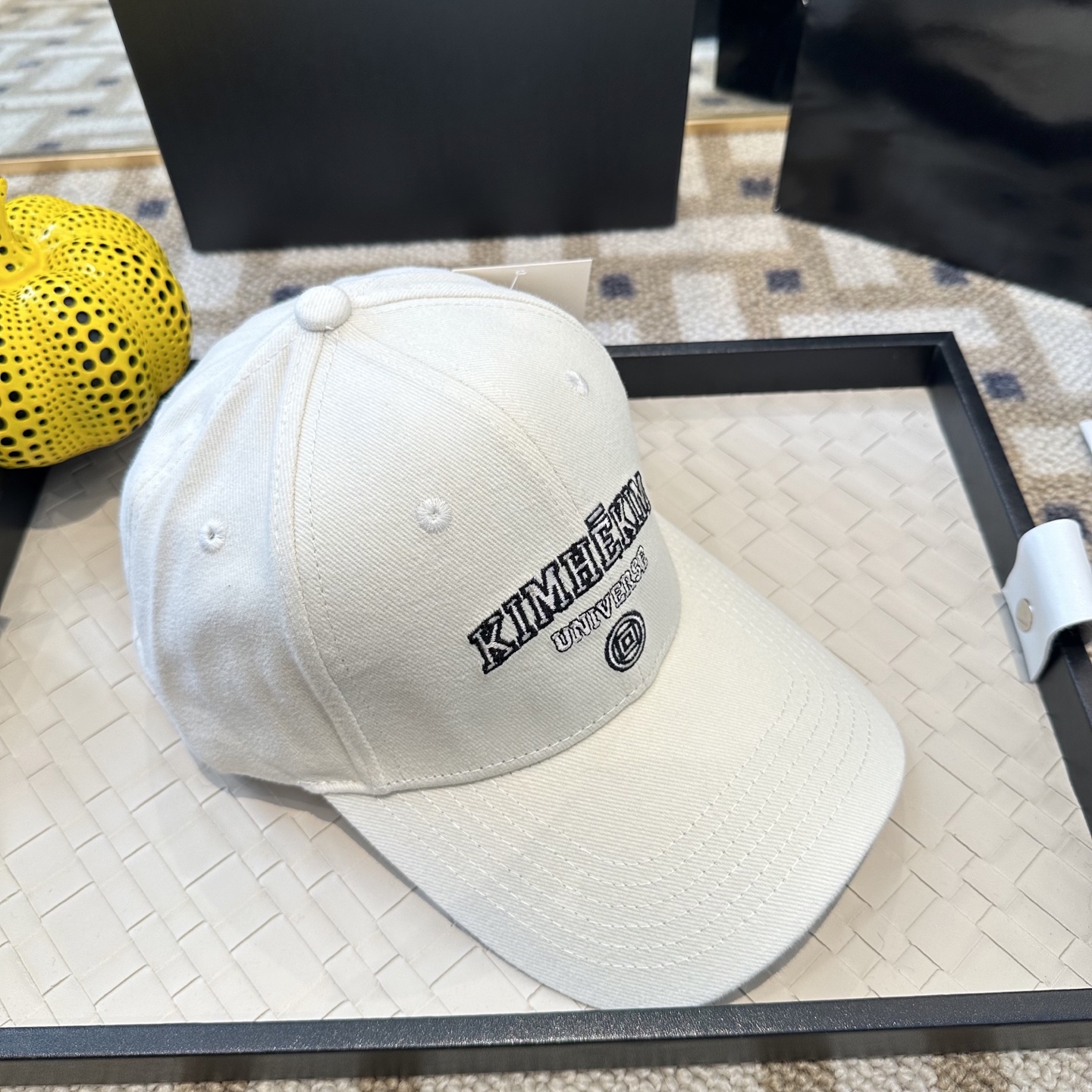 潮牌棒球帽 简单休闲风的棒球帽 减龄百搭 适配度很高！简单随性~出街拍照拗造型非常加分~男女同款 随意搭