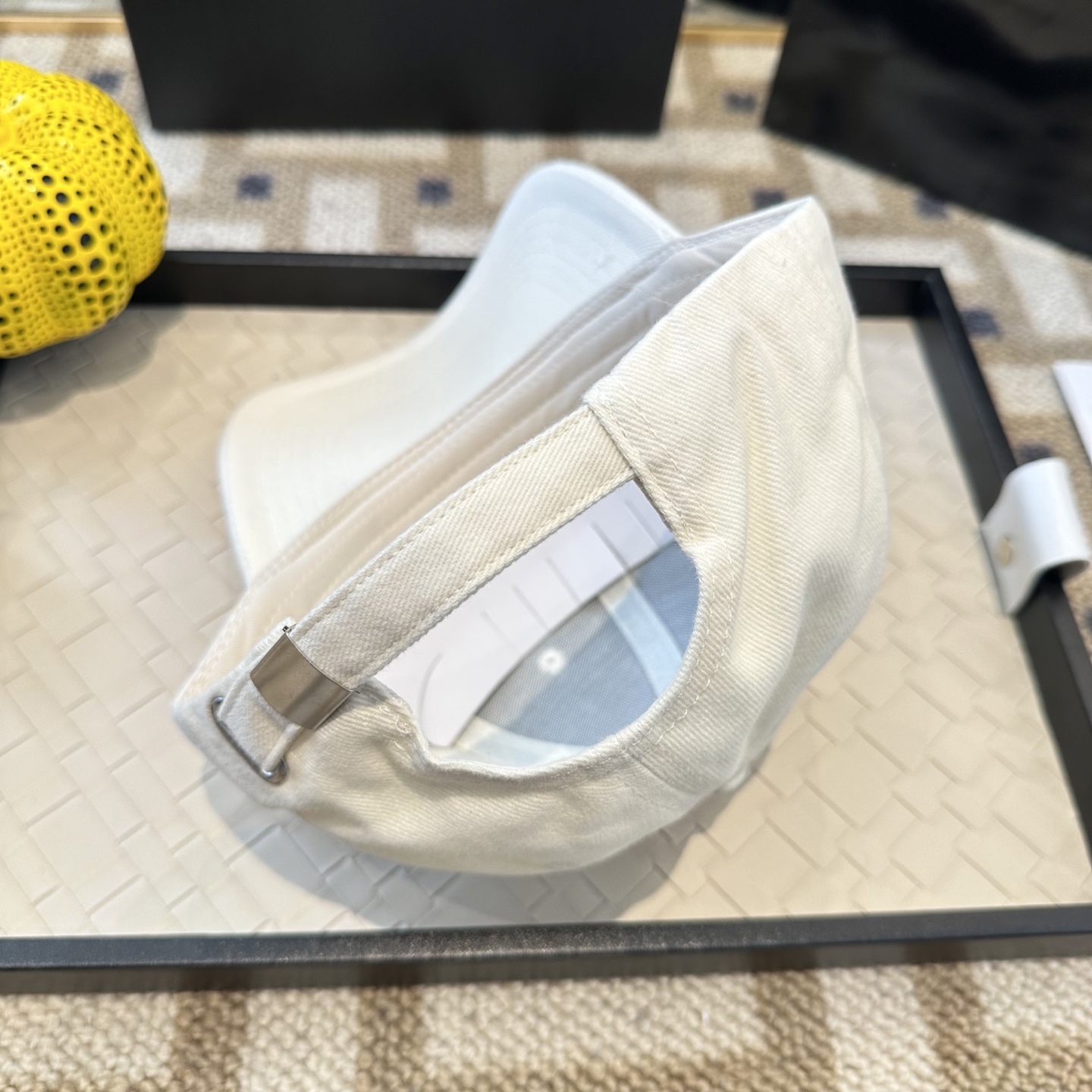 潮牌棒球帽 简单休闲风的棒球帽 减龄百搭 适配度很高！简单随性~出街拍照拗造型非常加分~男女同款 随意搭