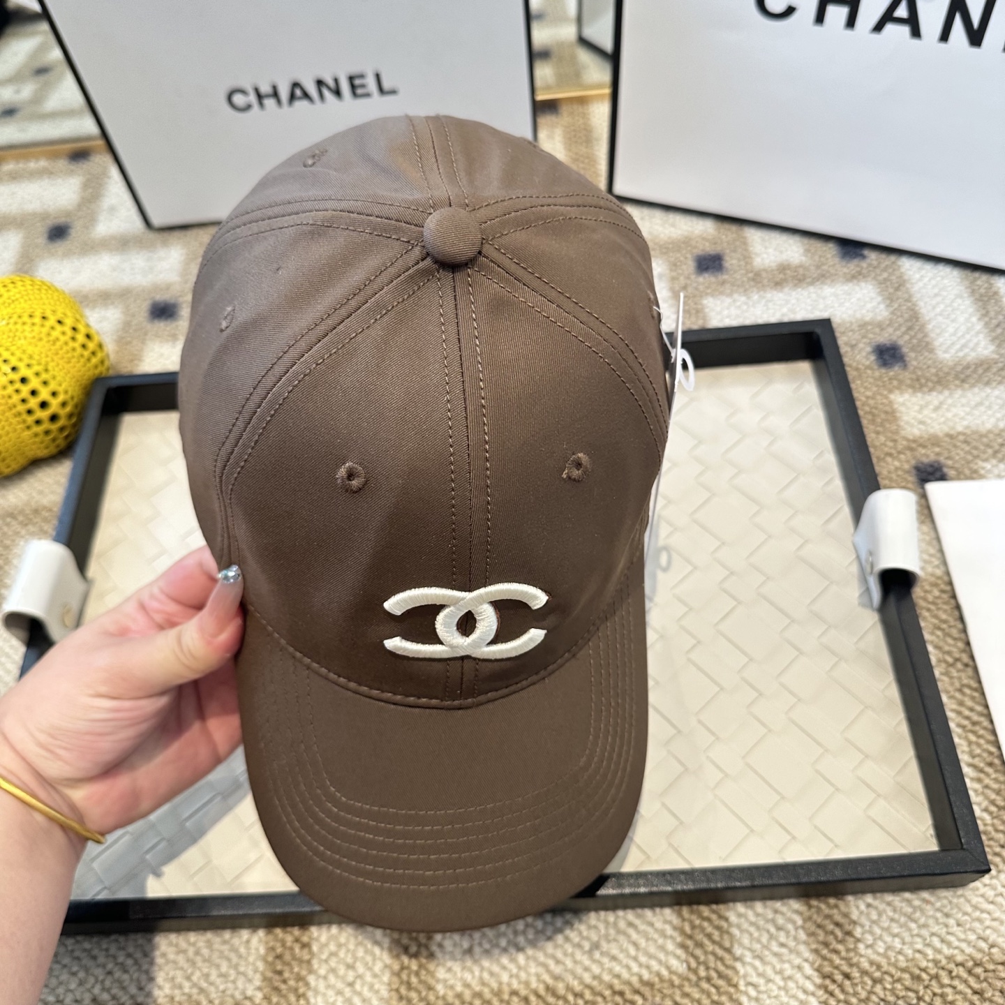 CHANEL香奈儿 新款简约刺绣logo棒球帽，新款出货，大牌款超好搭配，赶紧入手！