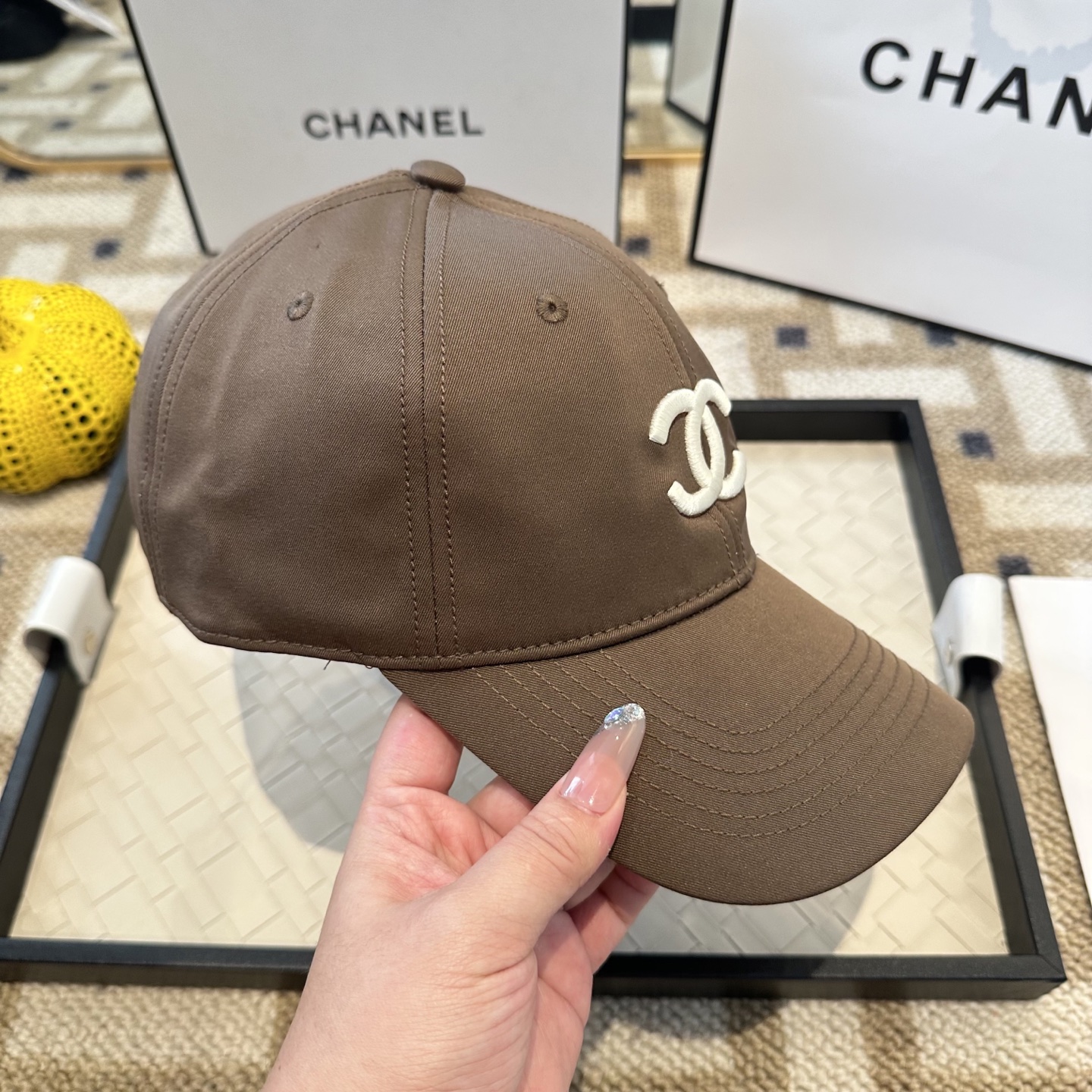 CHANEL香奈儿 新款简约刺绣logo棒球帽，新款出货，大牌款超好搭配，赶紧入手！