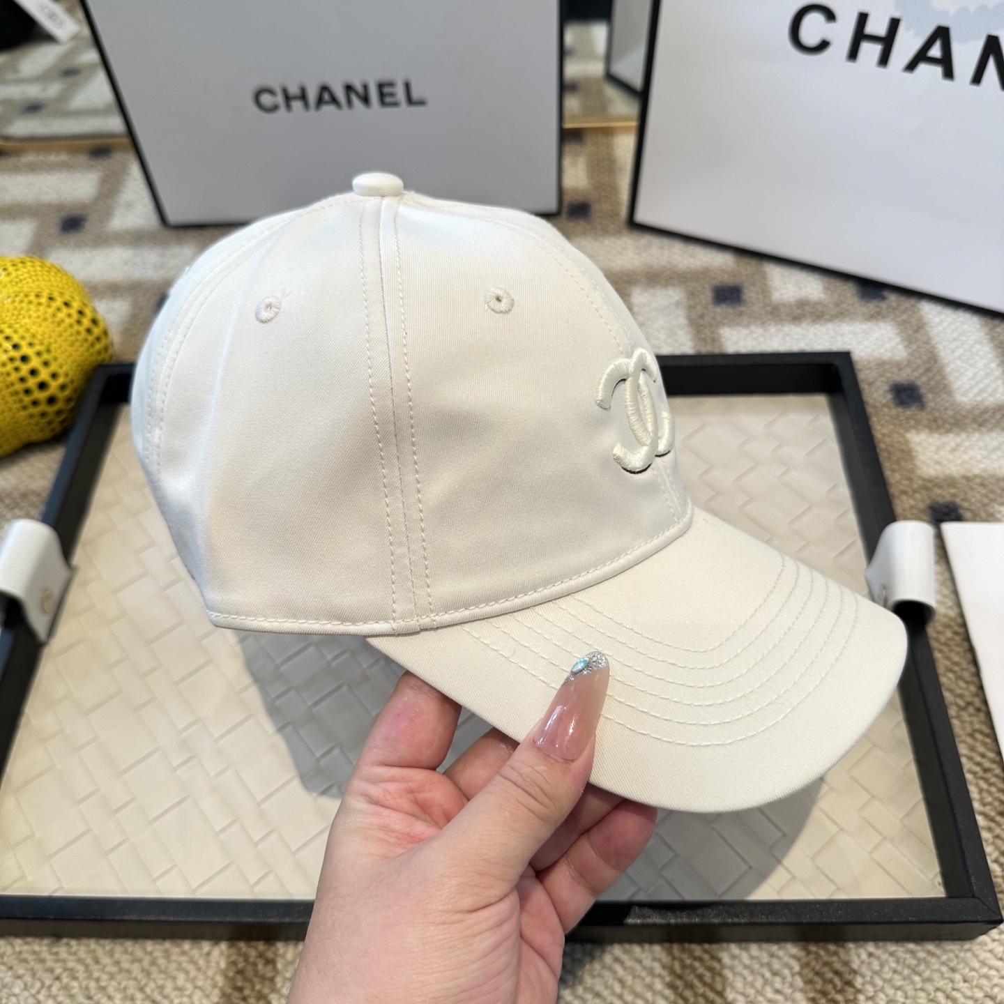 CHANEL香奈儿 新款简约刺绣logo棒球帽，新款出货，大牌款超好搭配，赶紧入手！