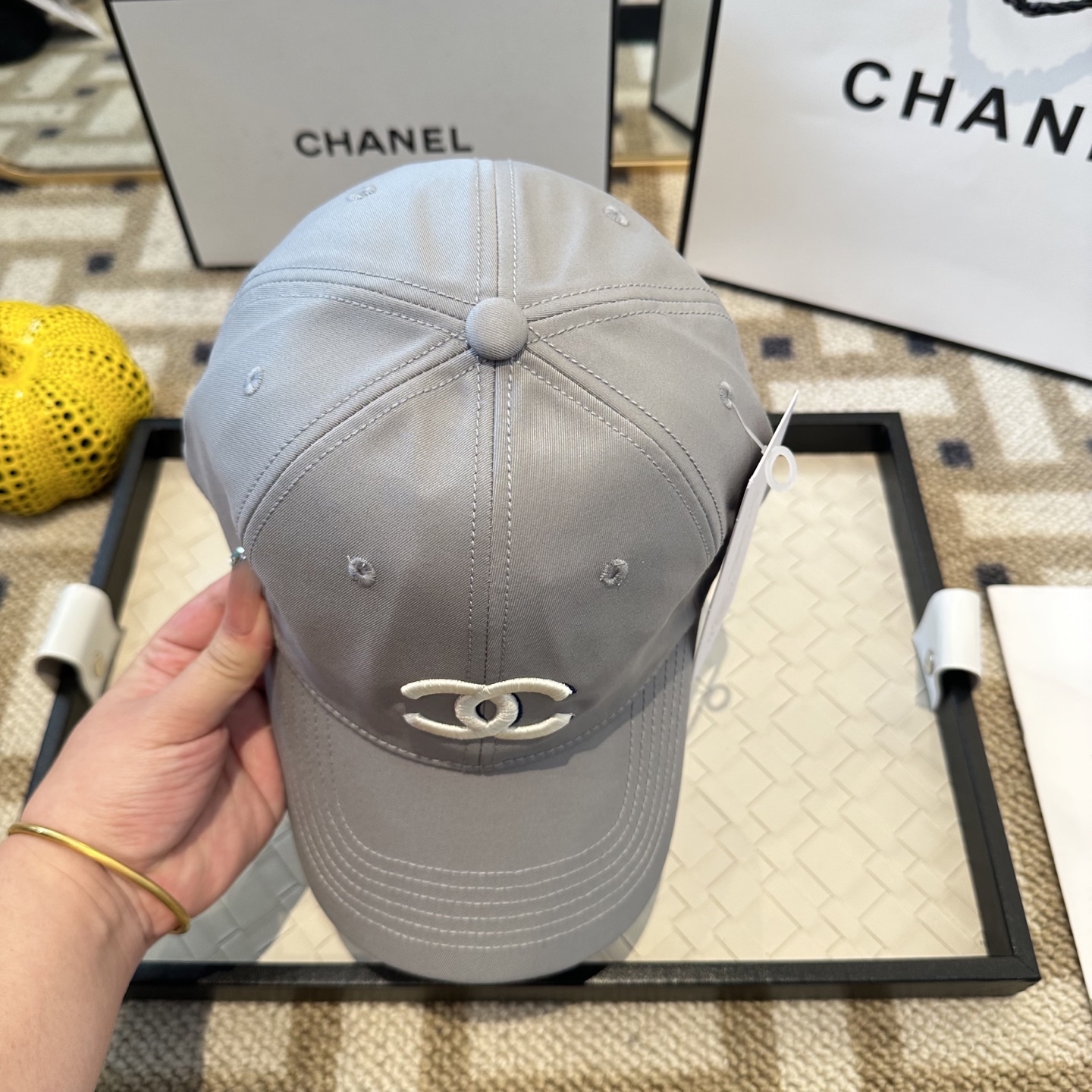 CHANEL香奈儿 新款简约刺绣logo棒球帽，新款出货，大牌款超好搭配，赶紧入手！