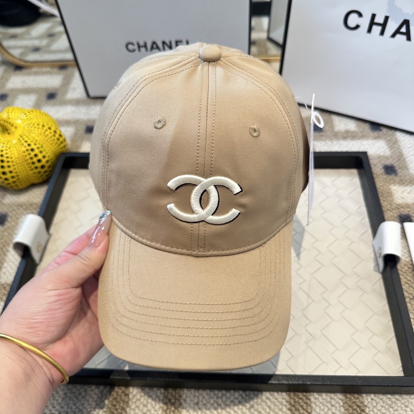 CHANEL香奈儿 新款简约刺绣logo棒球帽，新款出货，大牌款超好搭配，赶紧入手！