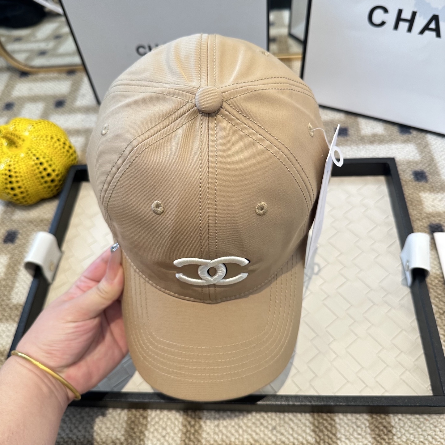 CHANEL香奈儿 新款简约刺绣logo棒球帽，新款出货，大牌款超好搭配，赶紧入手！
