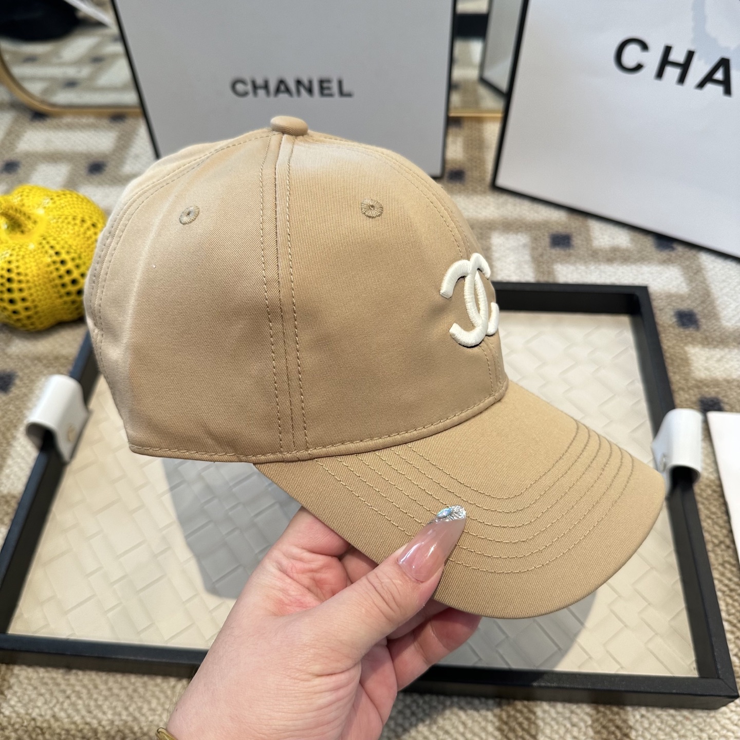 CHANEL香奈儿 新款简约刺绣logo棒球帽，新款出货，大牌款超好搭配，赶紧入手！