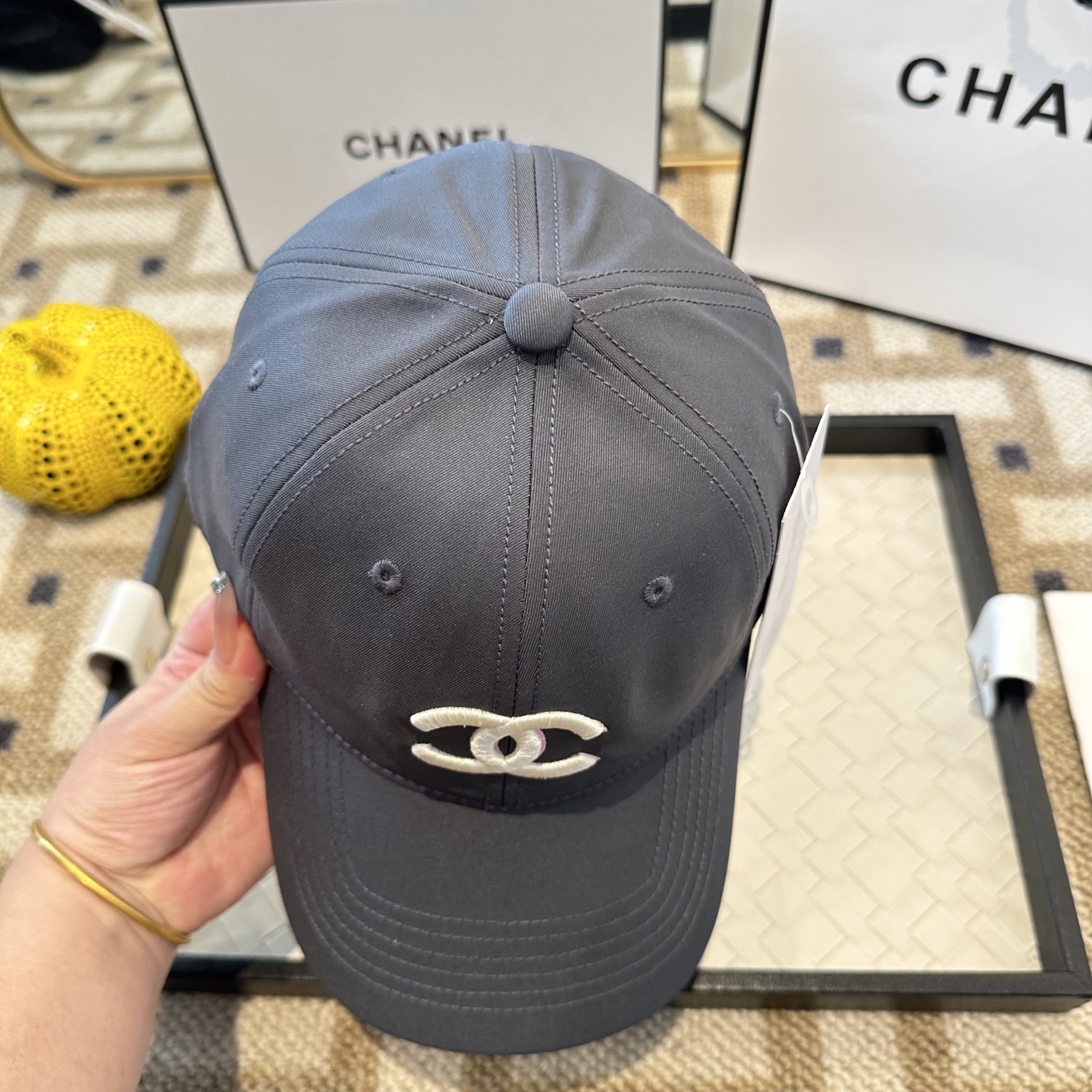 CHANEL香奈儿 新款简约刺绣logo棒球帽，新款出货，大牌款超好搭配，赶紧入手！