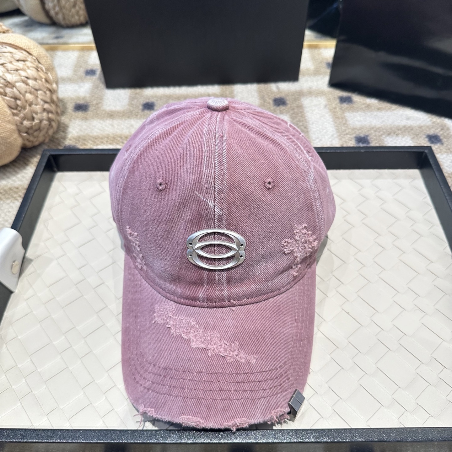 潮牌棒球帽 简单休闲风的棒球帽 减龄百搭 适配度很高！简单随性~出街拍照拗造型非常加分~男女同款 随意搭