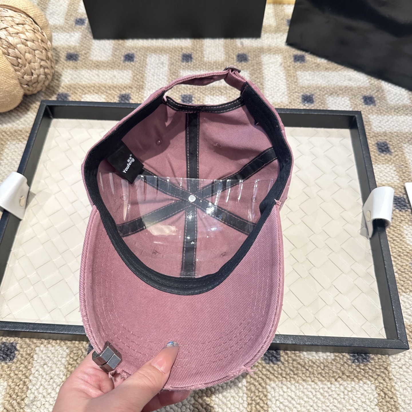 潮牌棒球帽 简单休闲风的棒球帽 减龄百搭 适配度很高！简单随性~出街拍照拗造型非常加分~男女同款 随意搭