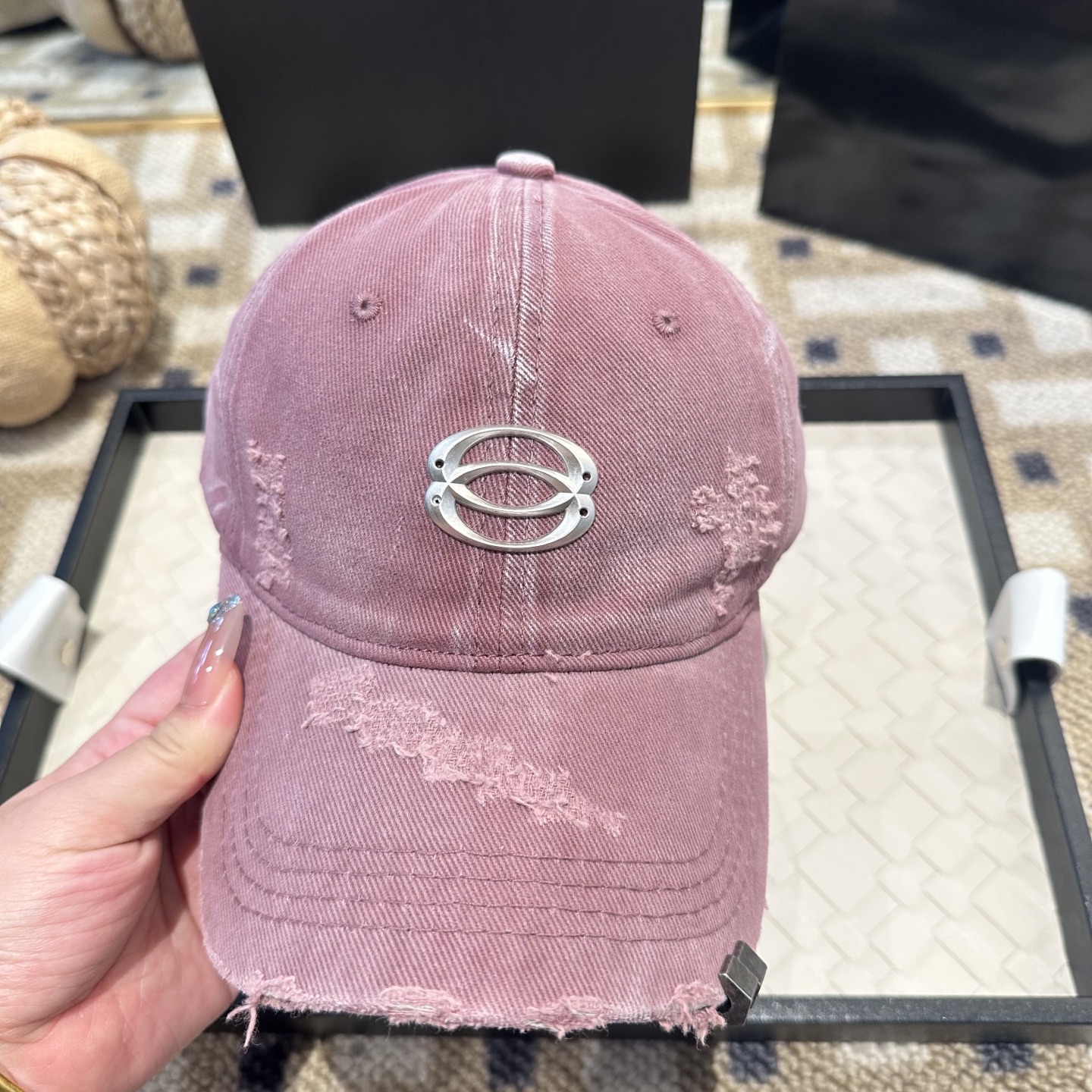 潮牌棒球帽 简单休闲风的棒球帽 减龄百搭 适配度很高！简单随性~出街拍照拗造型非常加分~男女同款 随意搭