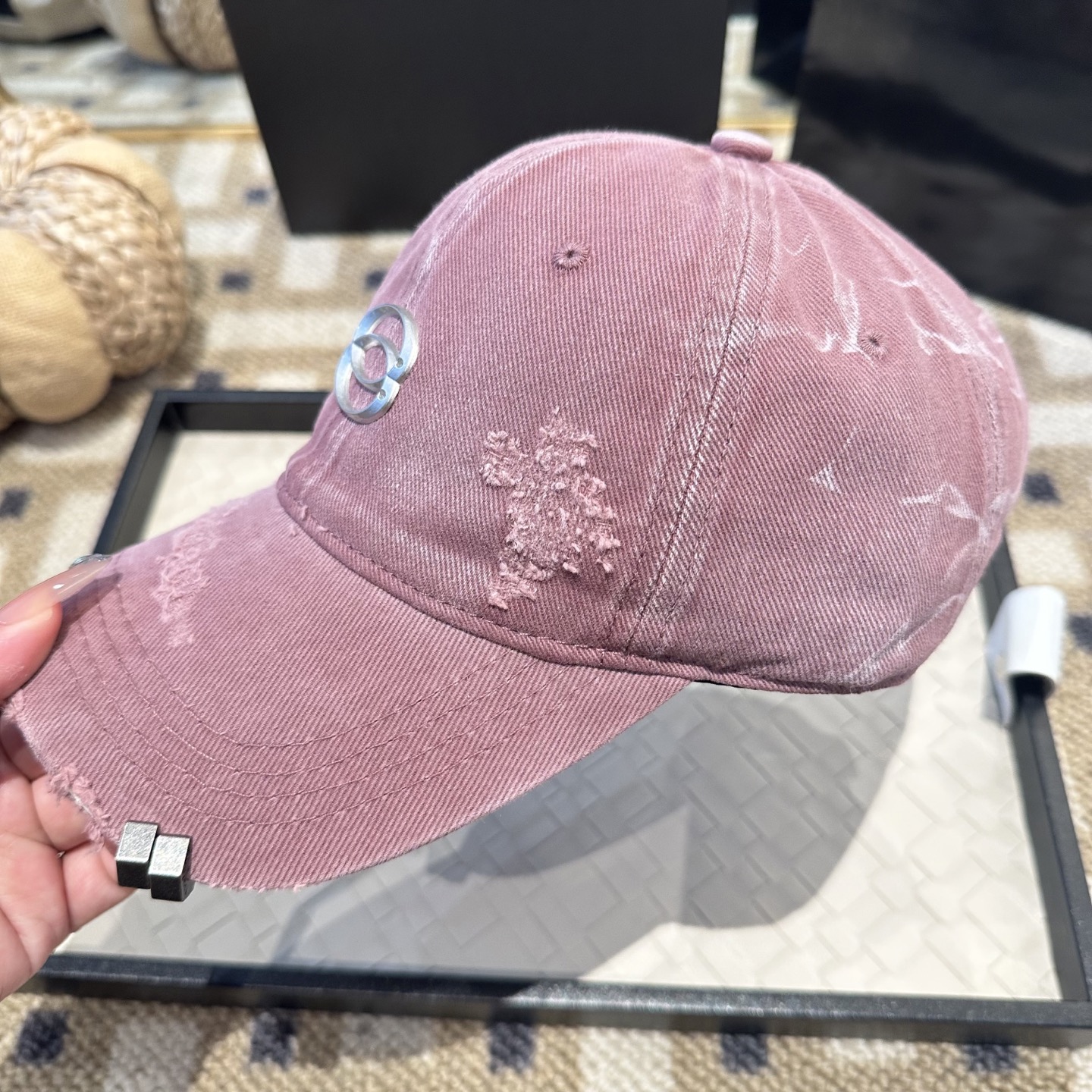 潮牌棒球帽 简单休闲风的棒球帽 减龄百搭 适配度很高！简单随性~出街拍照拗造型非常加分~男女同款 随意搭