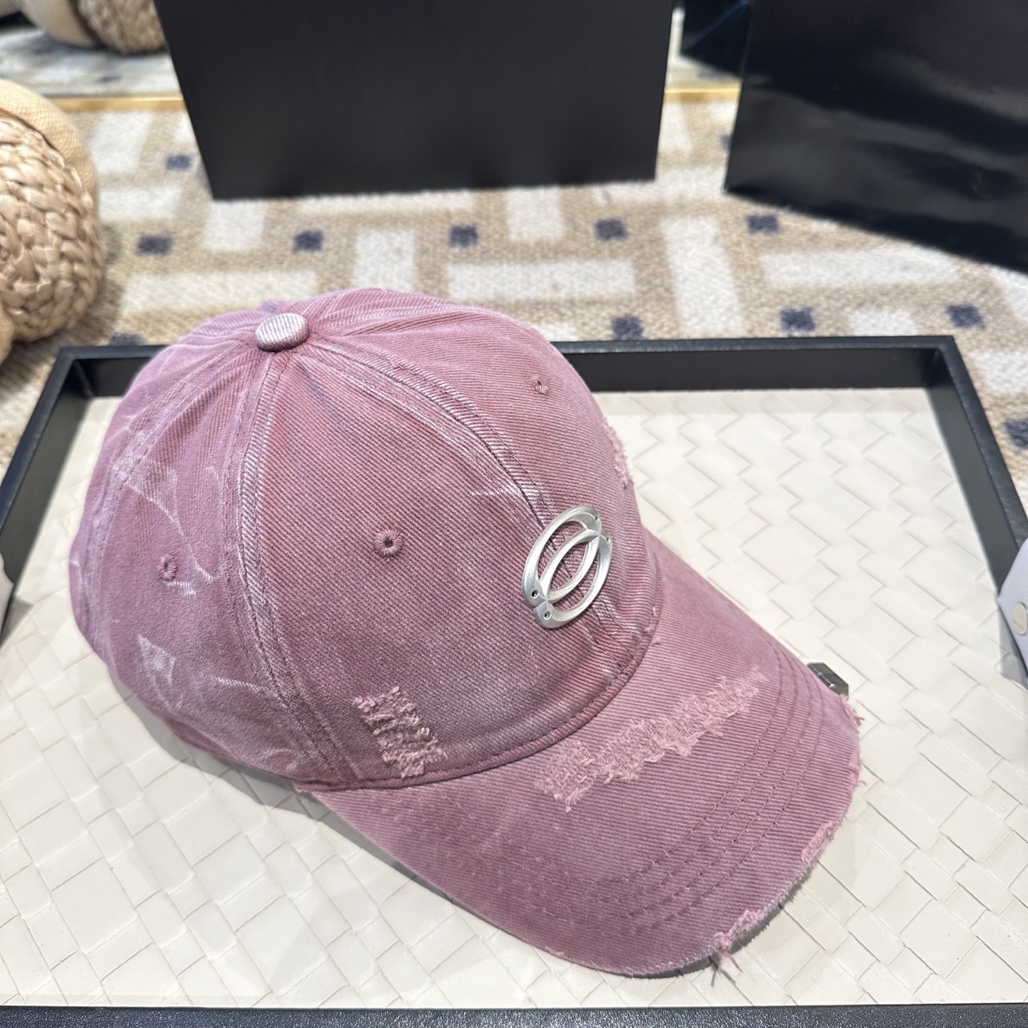 潮牌棒球帽 简单休闲风的棒球帽 减龄百搭 适配度很高！简单随性~出街拍照拗造型非常加分~男女同款 随意搭