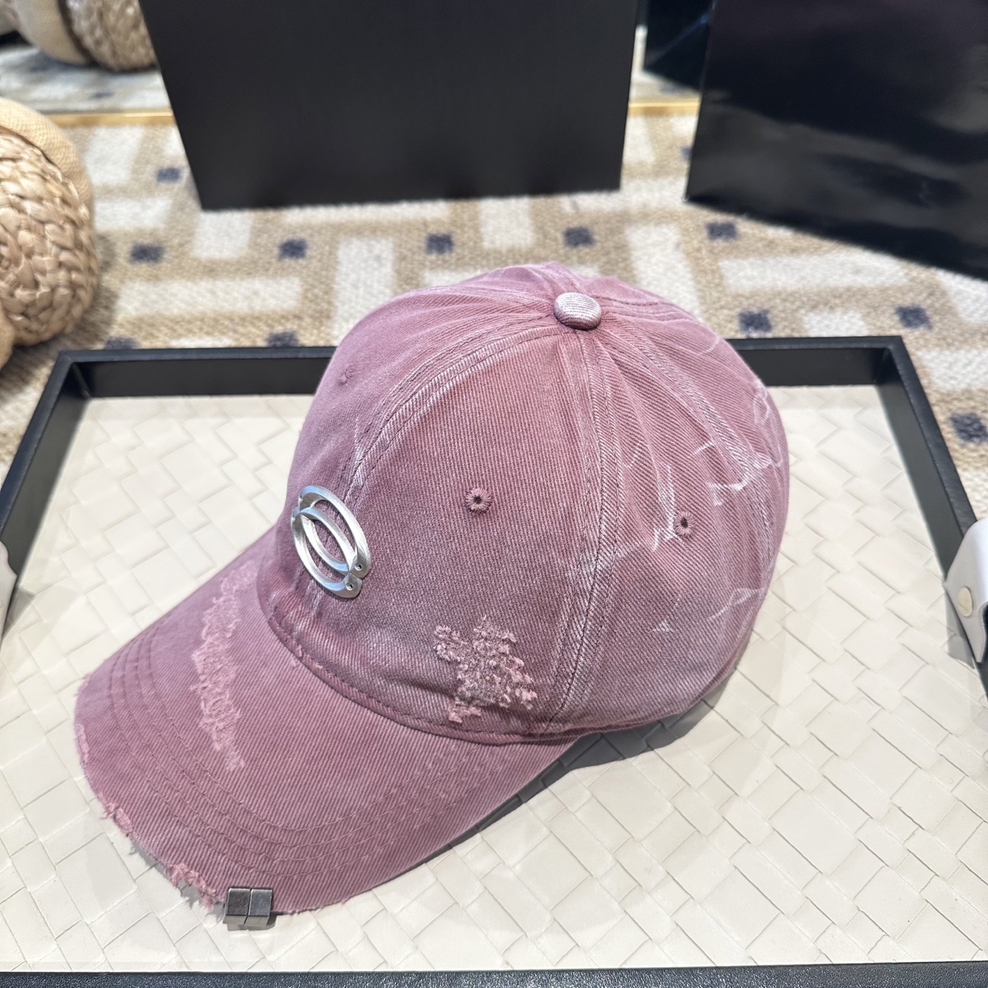 潮牌棒球帽 简单休闲风的棒球帽 减龄百搭 适配度很高！简单随性~出街拍照拗造型非常加分~男女同款 随意搭