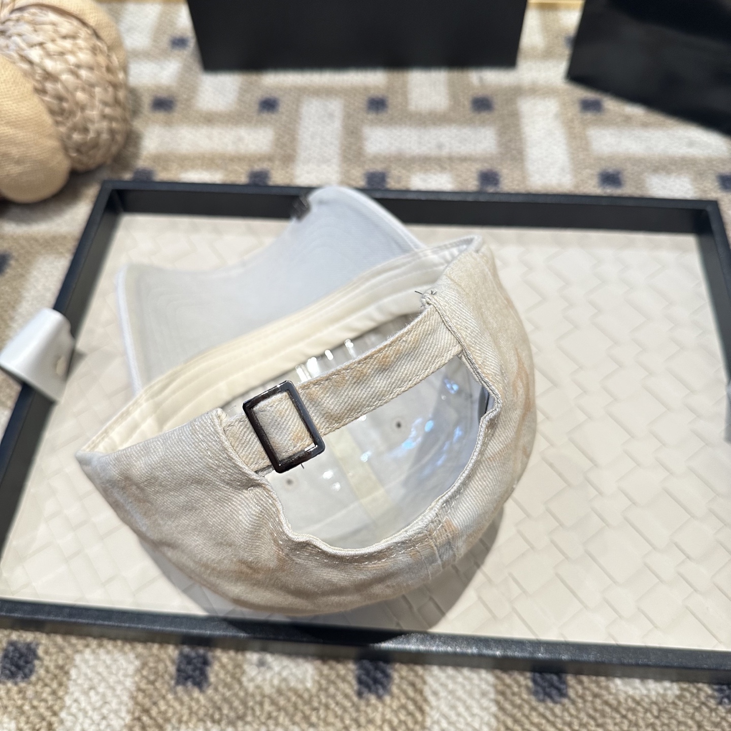 潮牌棒球帽 简单休闲风的棒球帽 减龄百搭 适配度很高！简单随性~出街拍照拗造型非常加分~男女同款 随意搭