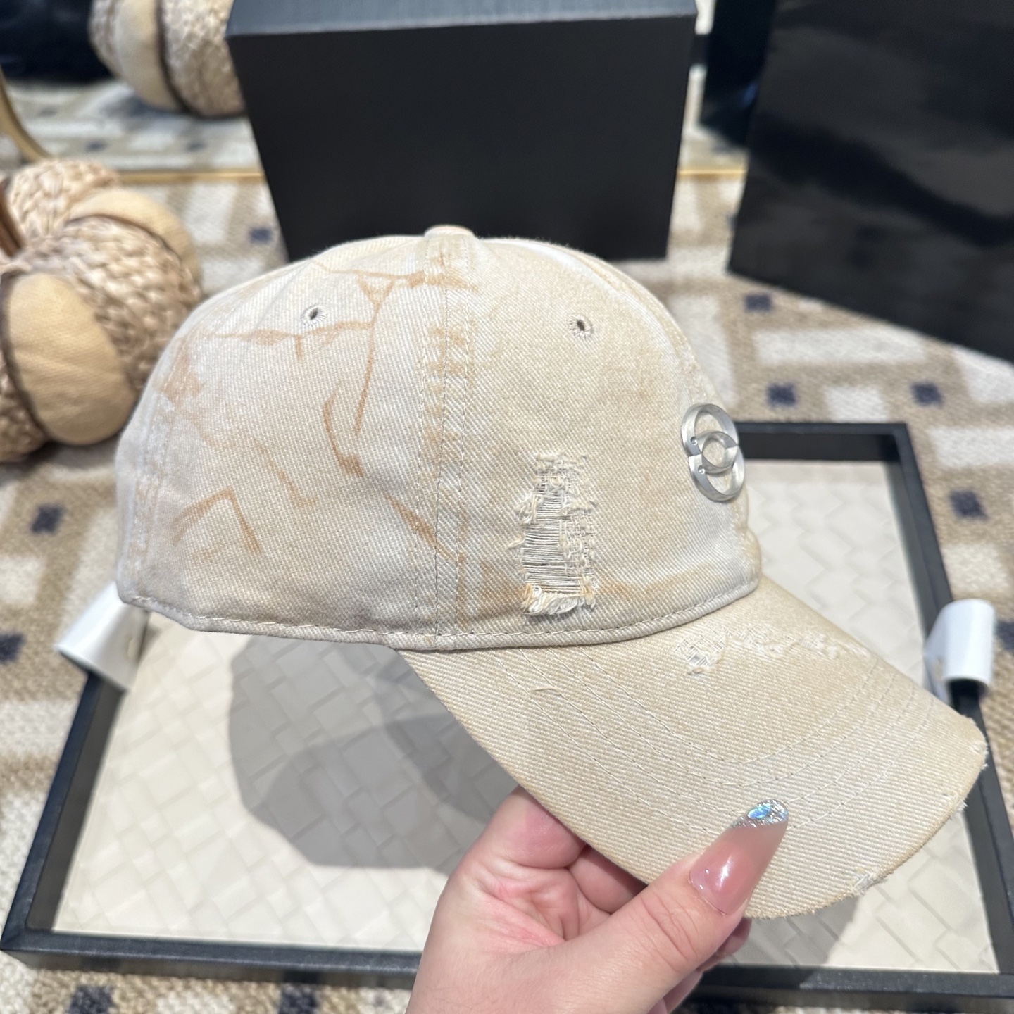 潮牌棒球帽 简单休闲风的棒球帽 减龄百搭 适配度很高！简单随性~出街拍照拗造型非常加分~男女同款 随意搭