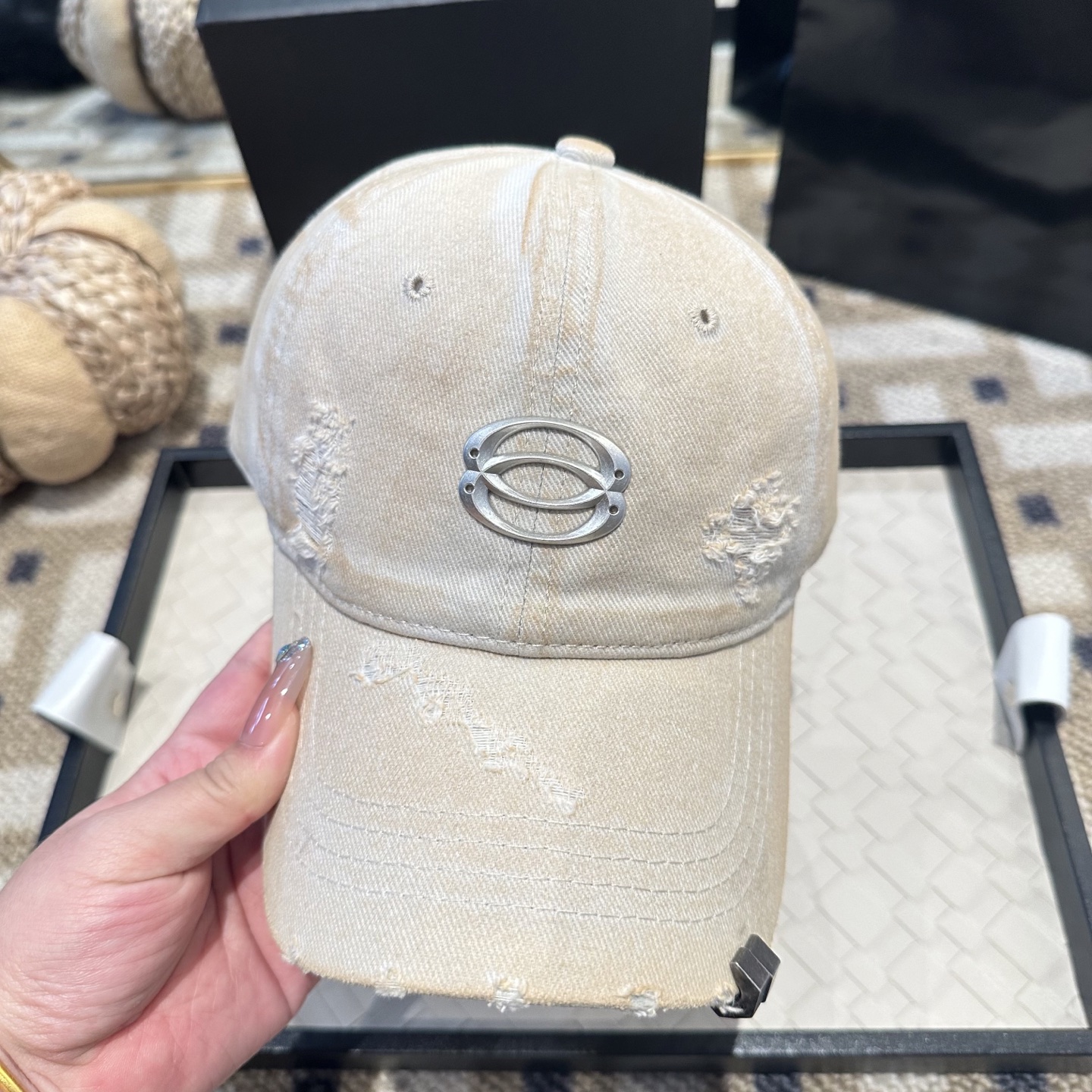 潮牌棒球帽 简单休闲风的棒球帽 减龄百搭 适配度很高！简单随性~出街拍照拗造型非常加分~男女同款 随意搭