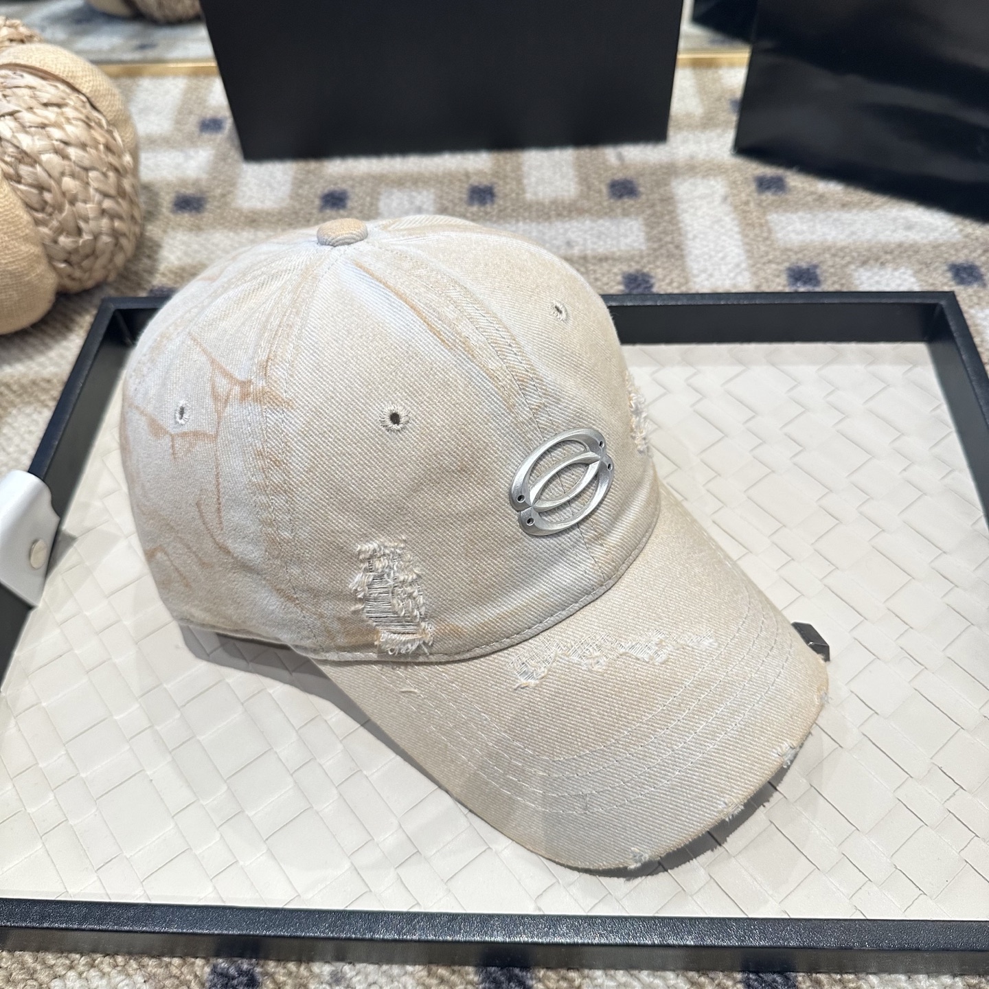 潮牌棒球帽 简单休闲风的棒球帽 减龄百搭 适配度很高！简单随性~出街拍照拗造型非常加分~男女同款 随意搭